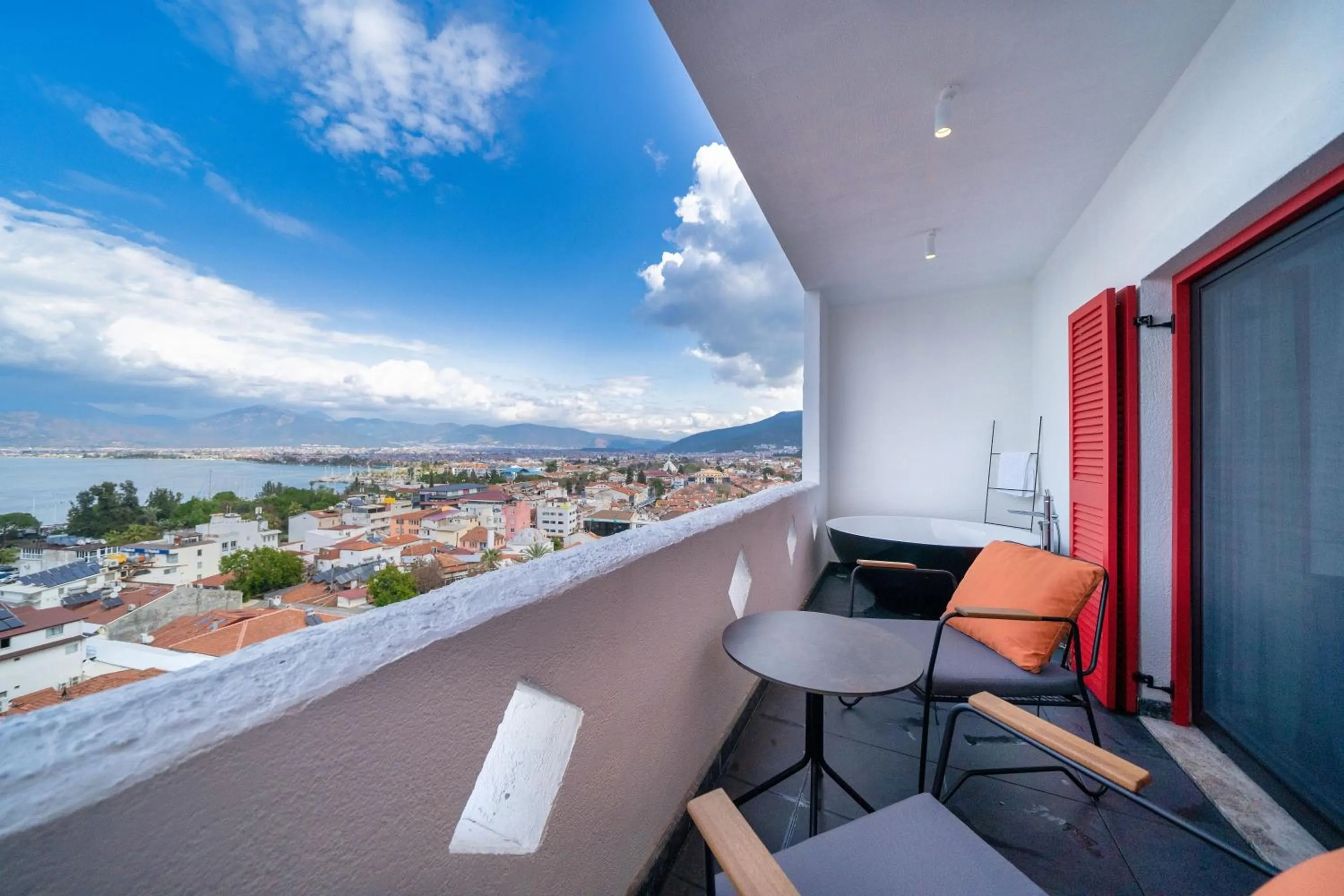 Balcony/Terrace in Reddoors Suites Sea View