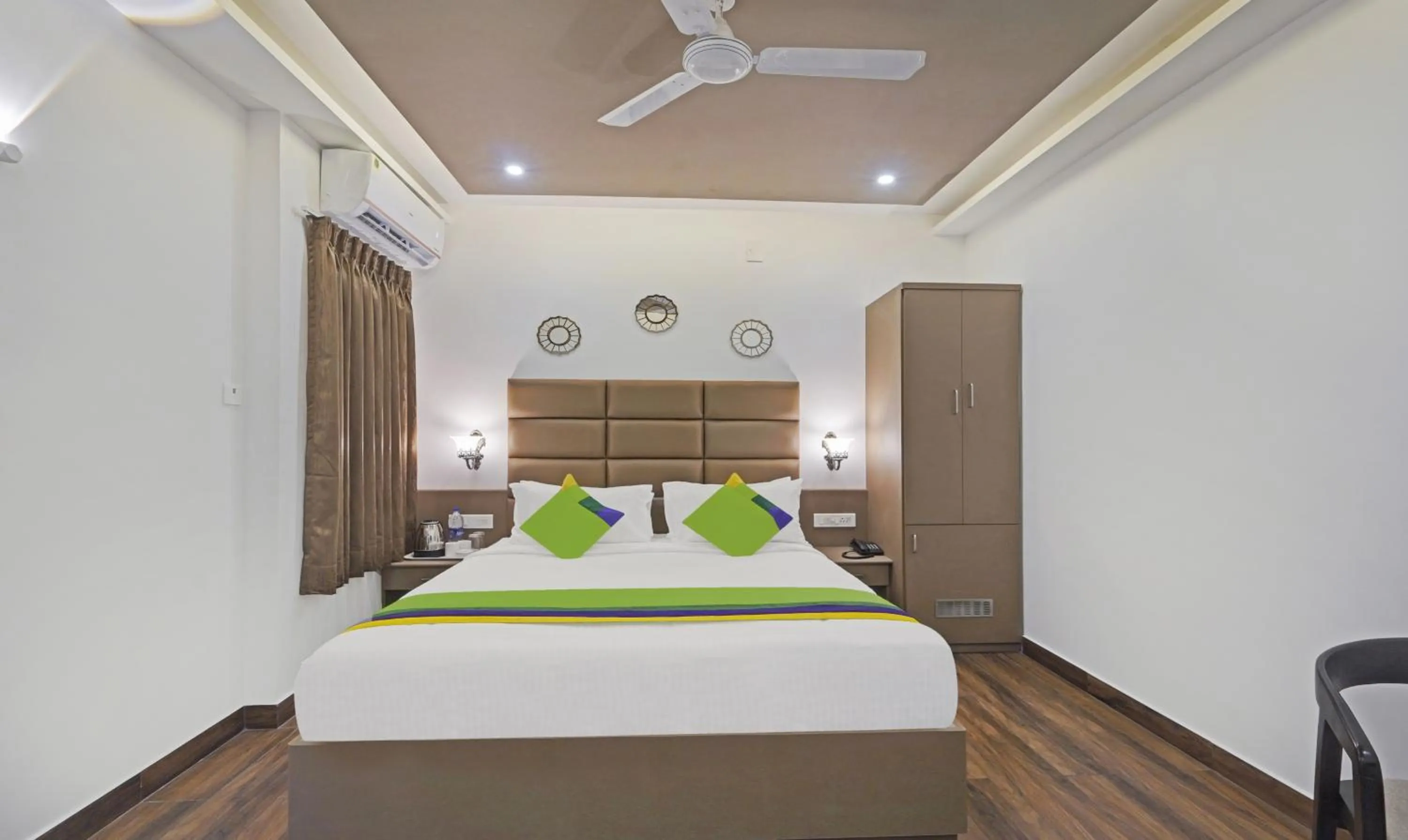 Bed in Treebo Premium Raffis' Andalusia Bay Way