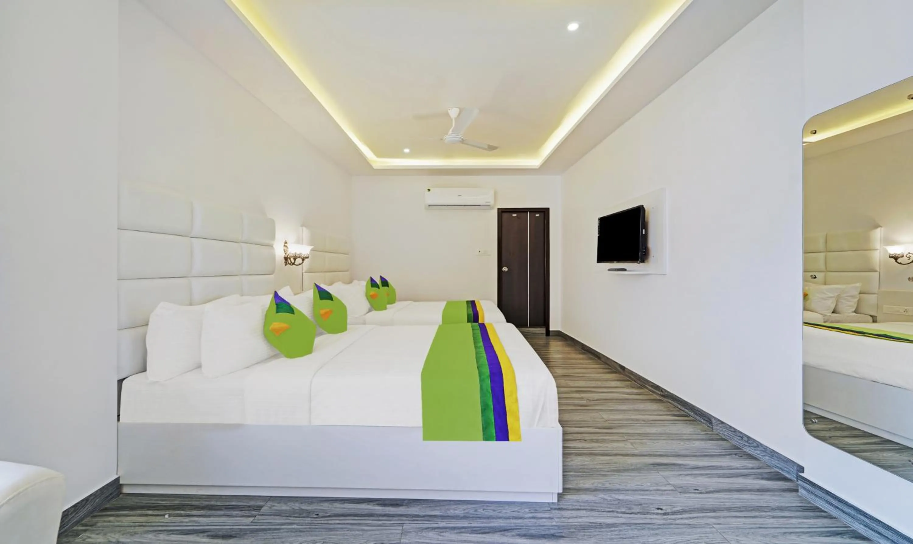 Bed in Treebo Premium Raffis' Andalusia Bay Way