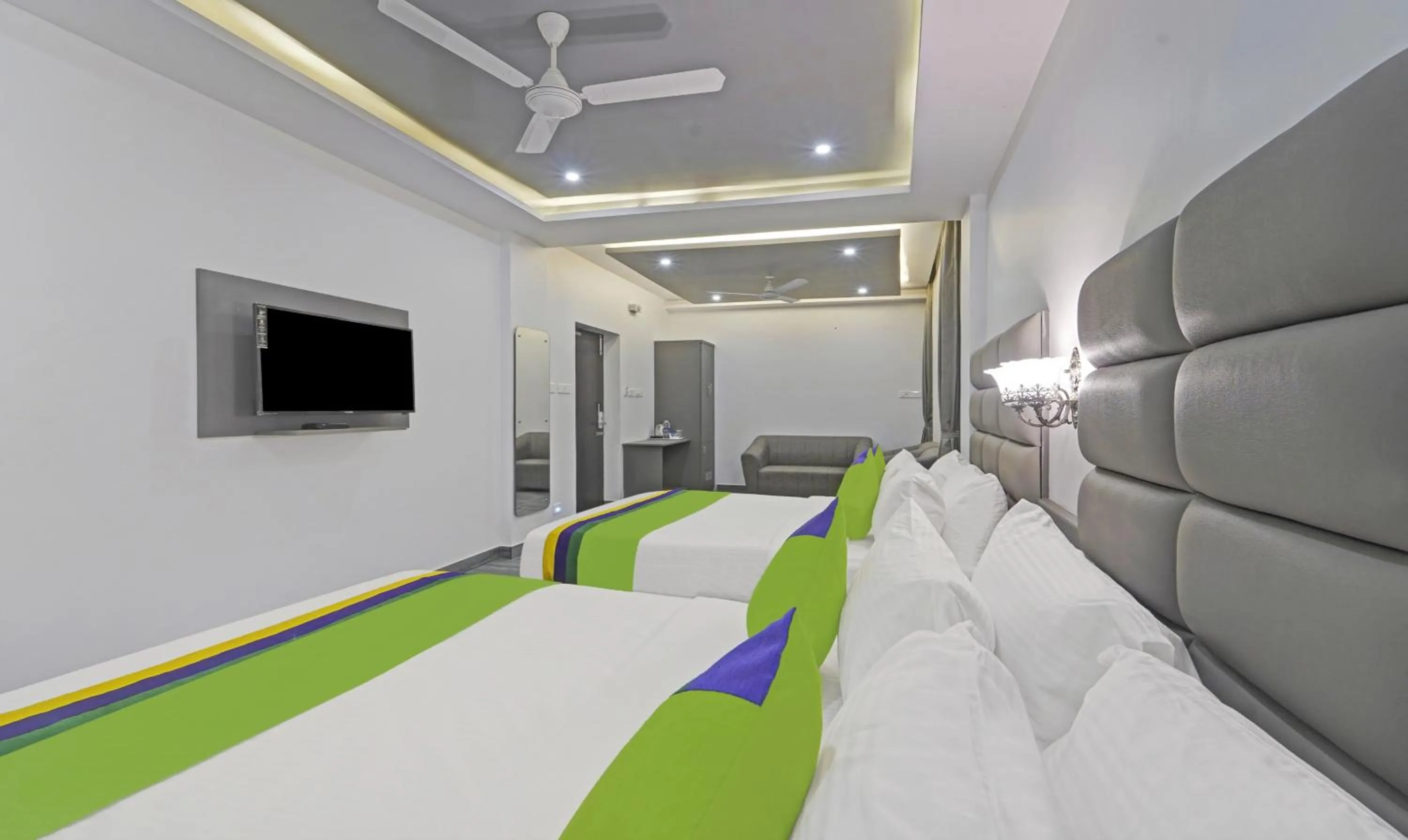 Bed in Treebo Premium Raffis' Andalusia Bay Way