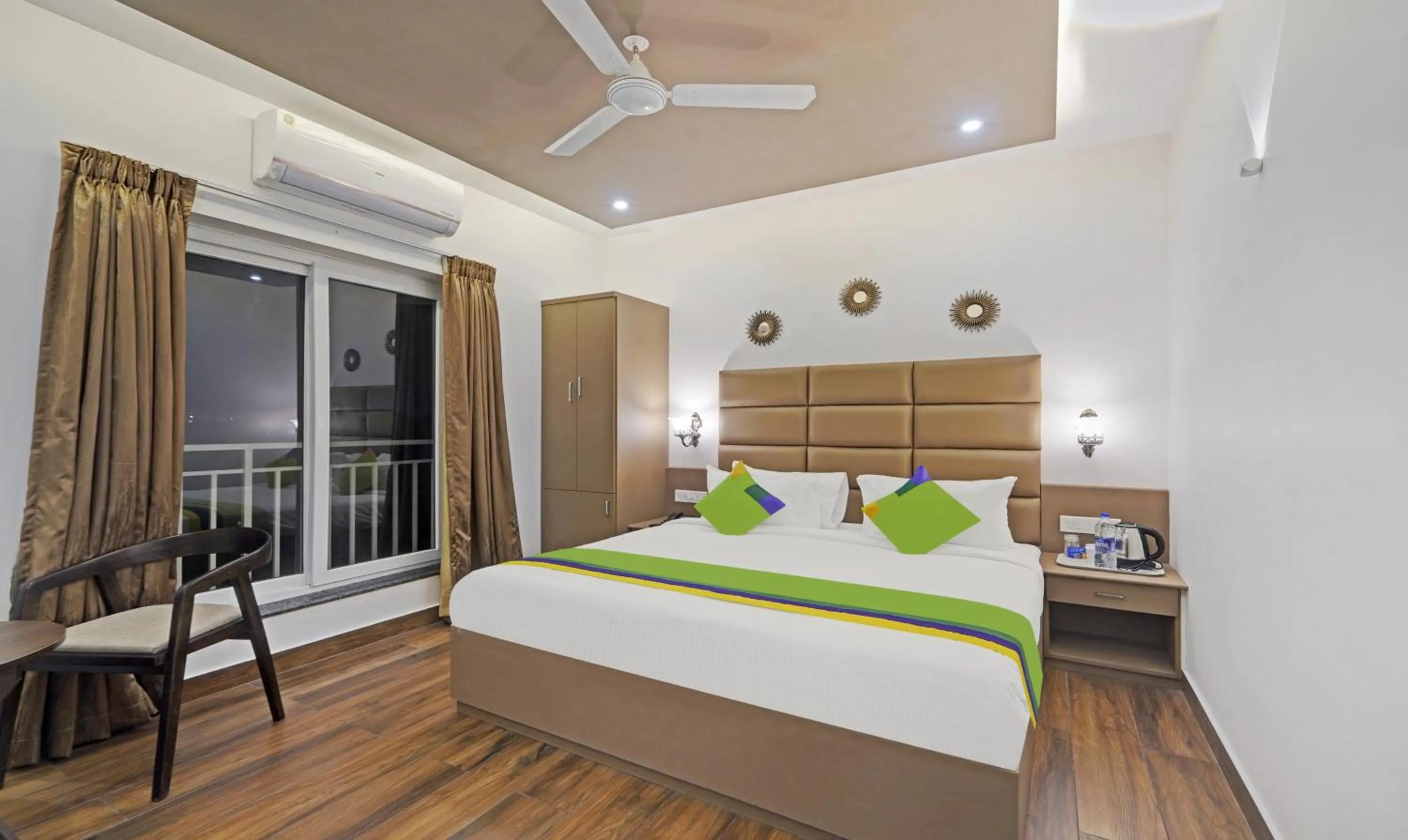 Bed in Treebo Premium Raffis' Andalusia Bay Way