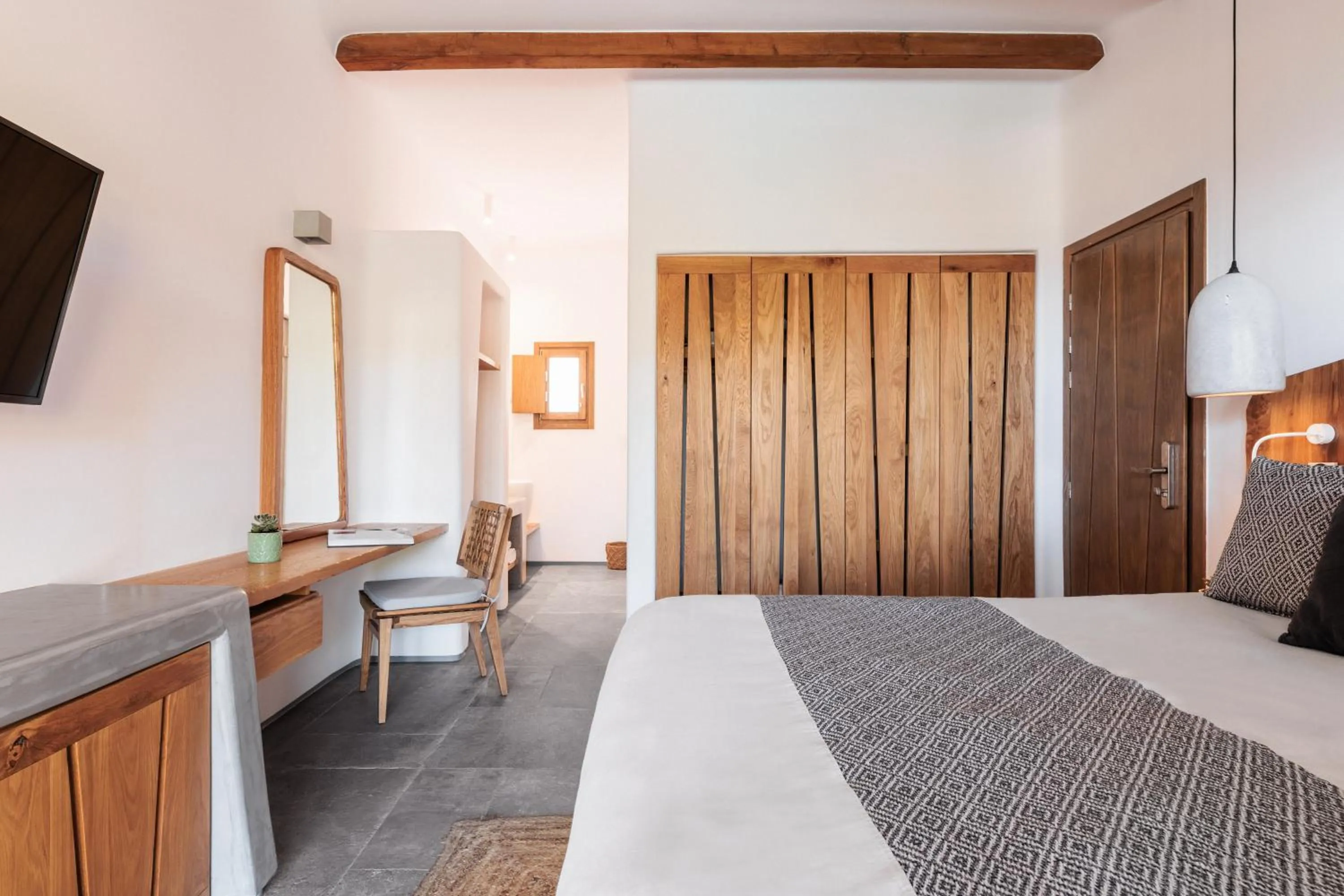 Photo of the whole room, Bed in Mileo