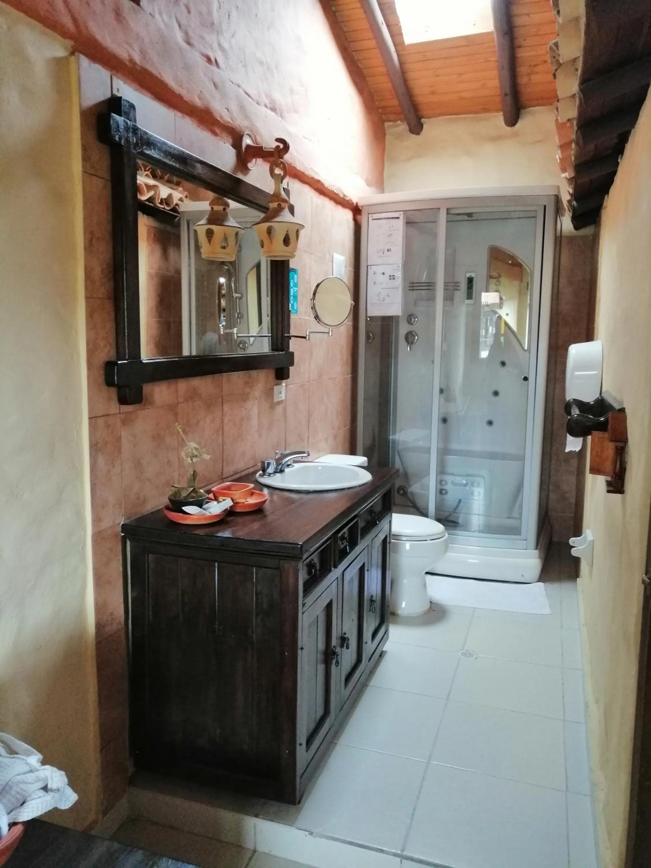 Shower in Hotel Casablanca Natural Spa