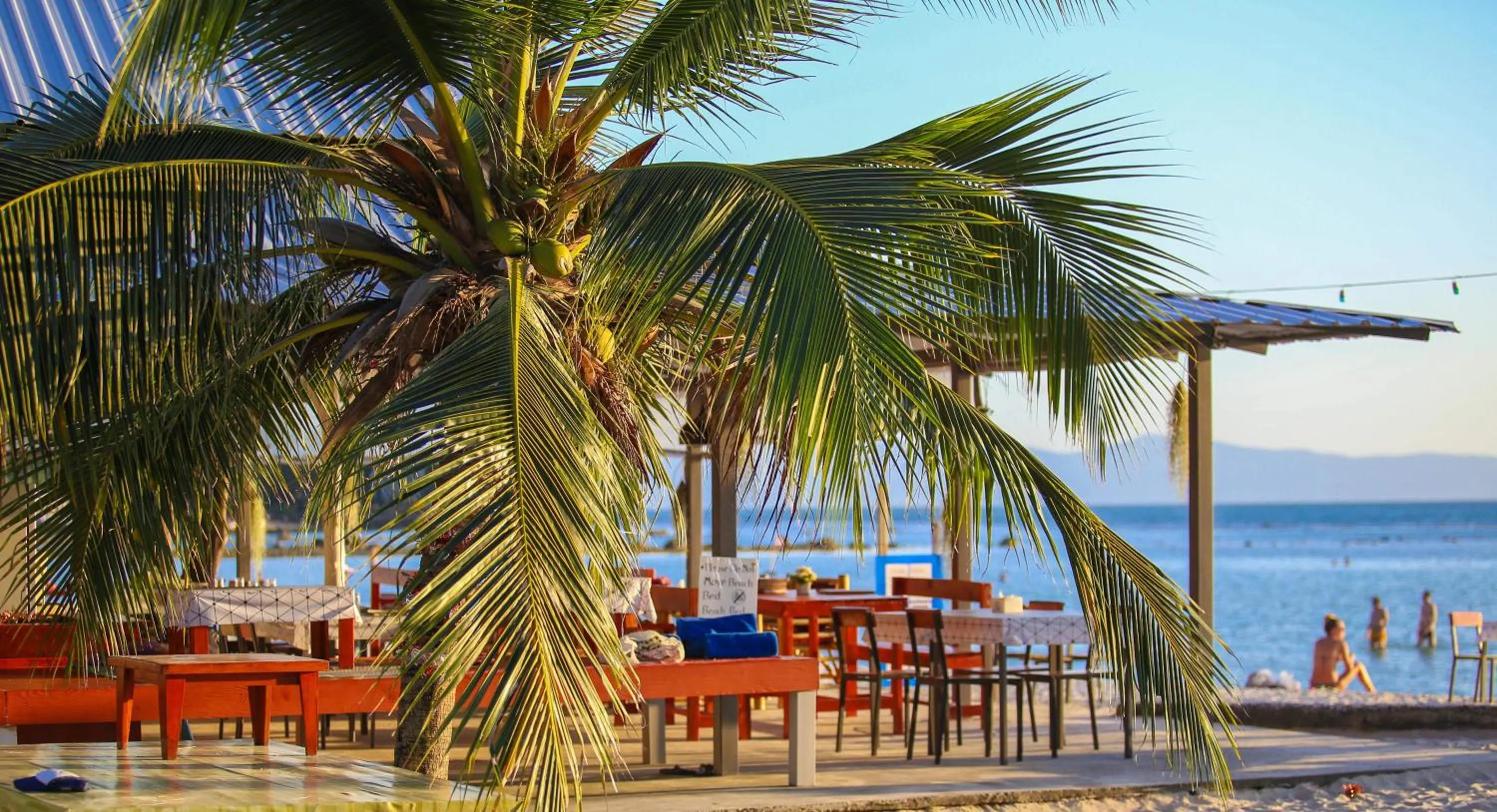 Restaurant/places to eat in Laemson Resort