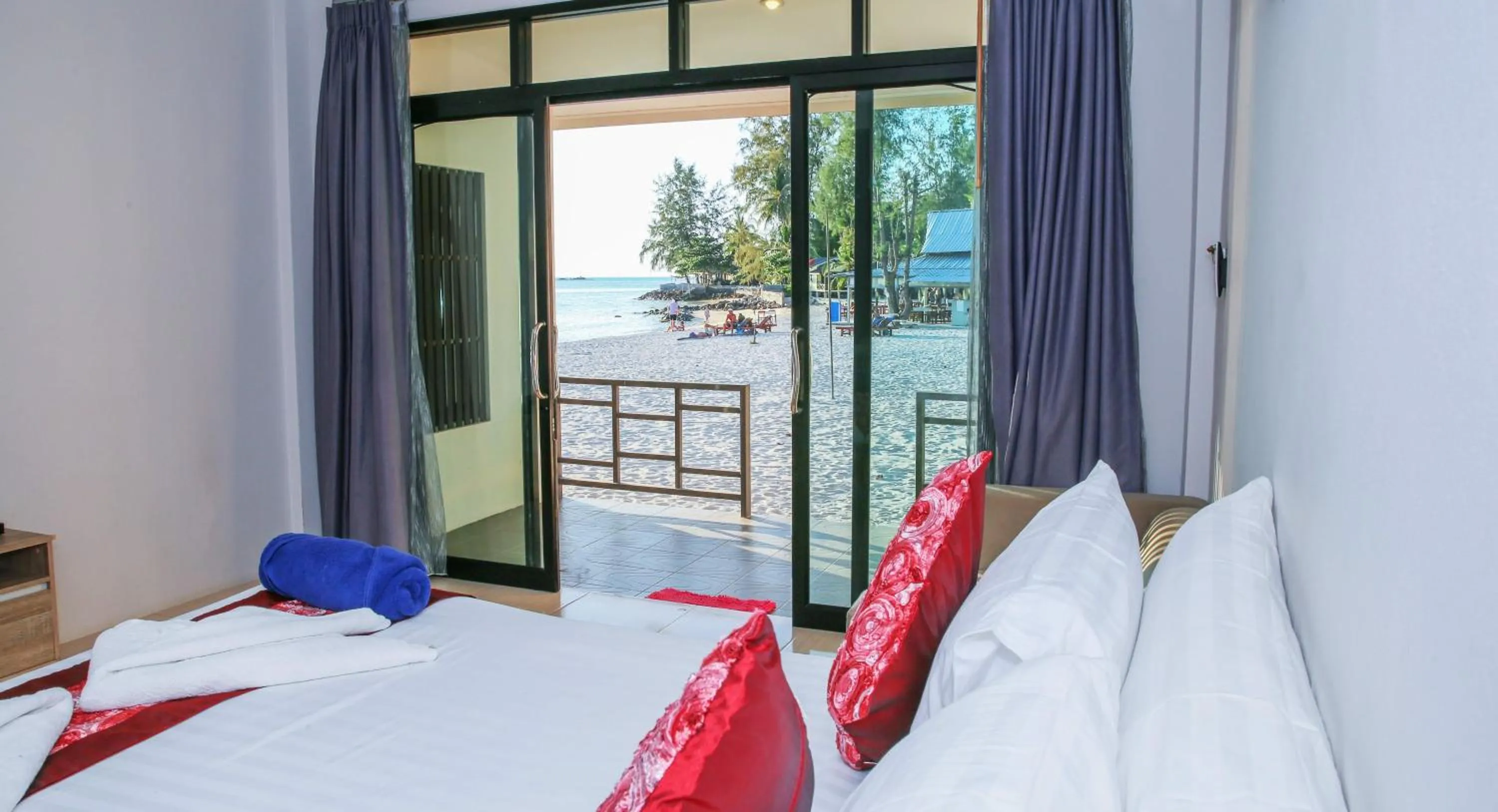 Balcony/Terrace, Bed in Laemson Resort