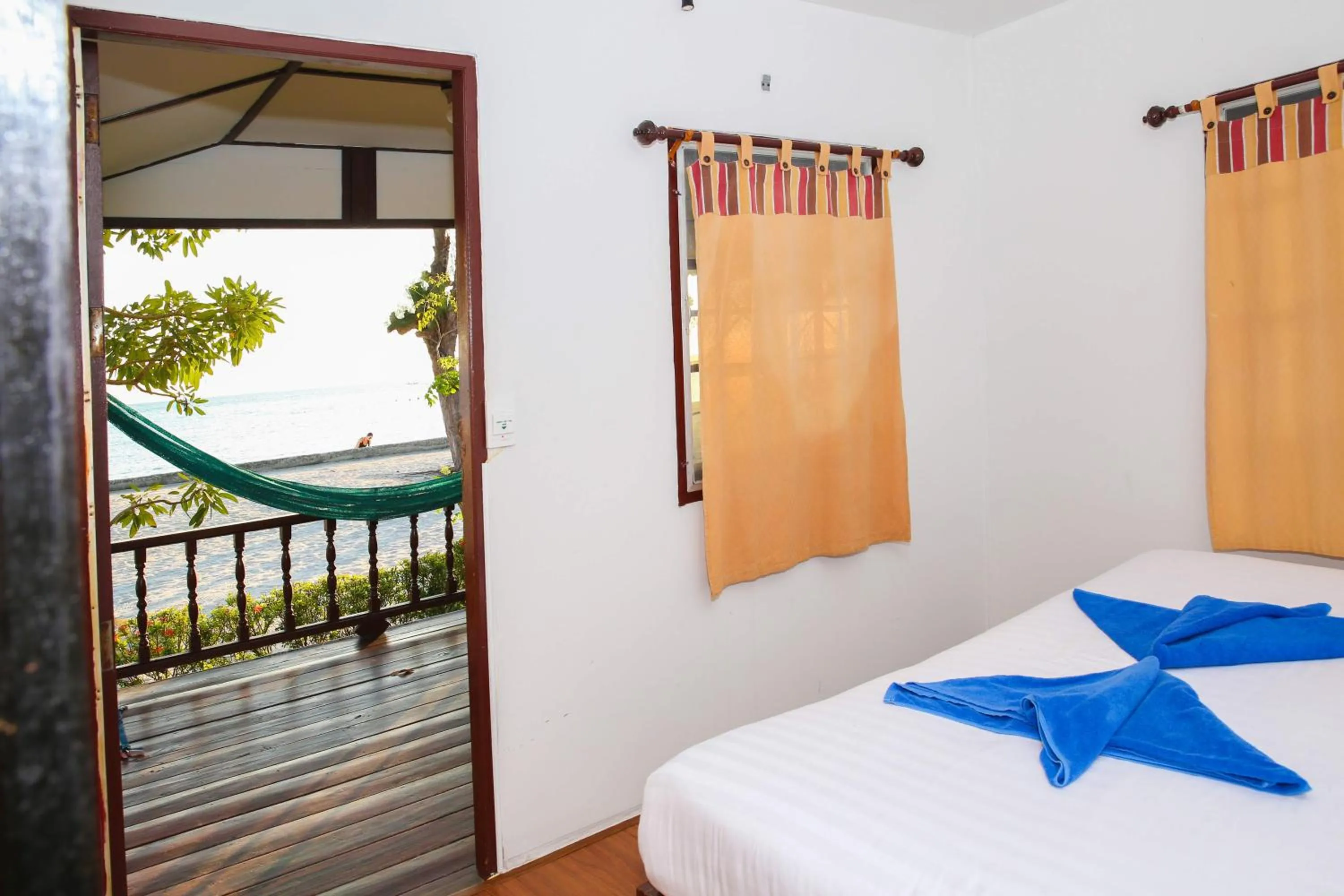 Balcony/Terrace, Bed in Laemson Resort