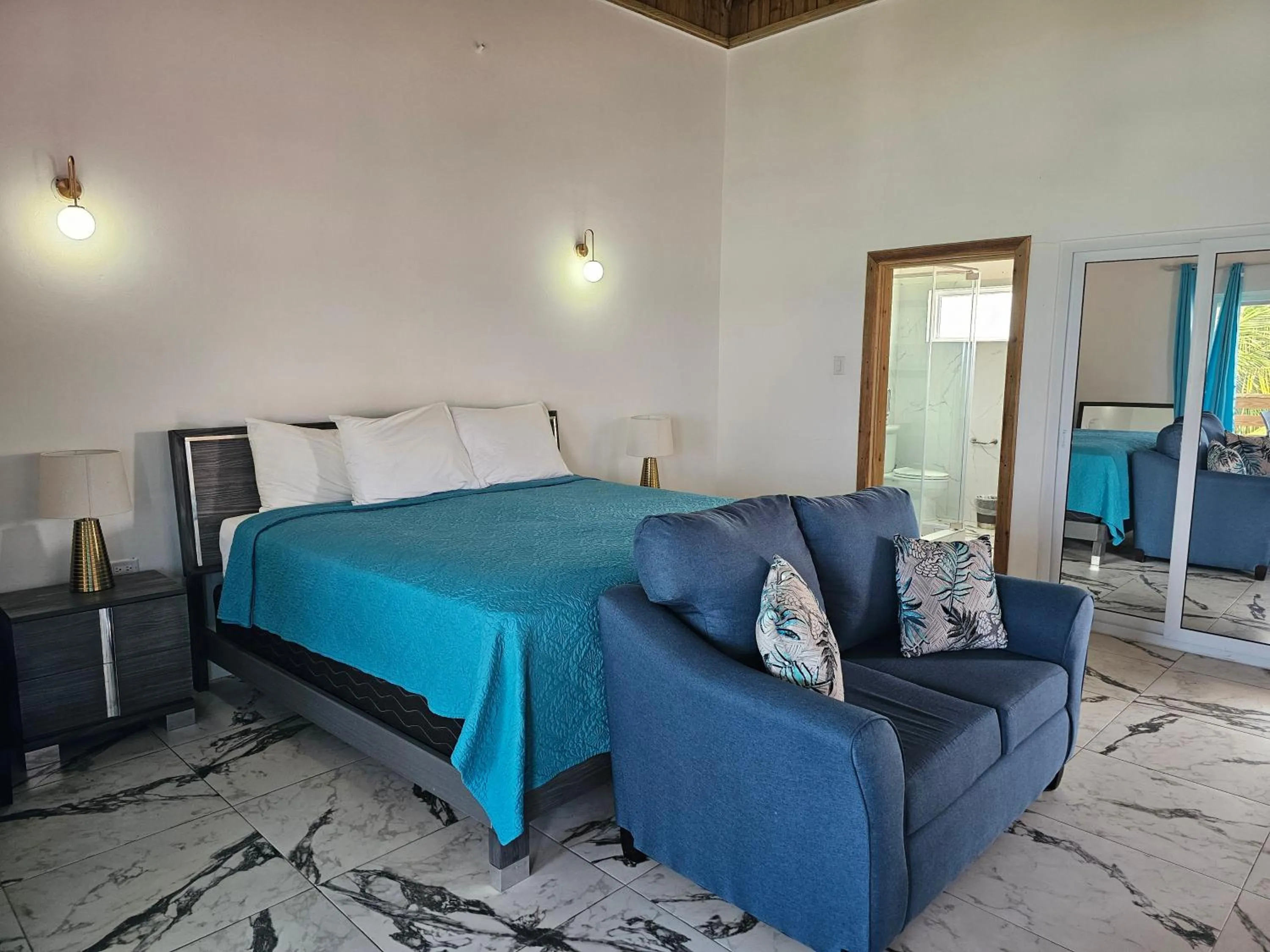 Seating area, Bed in Roots Cafe Rooms