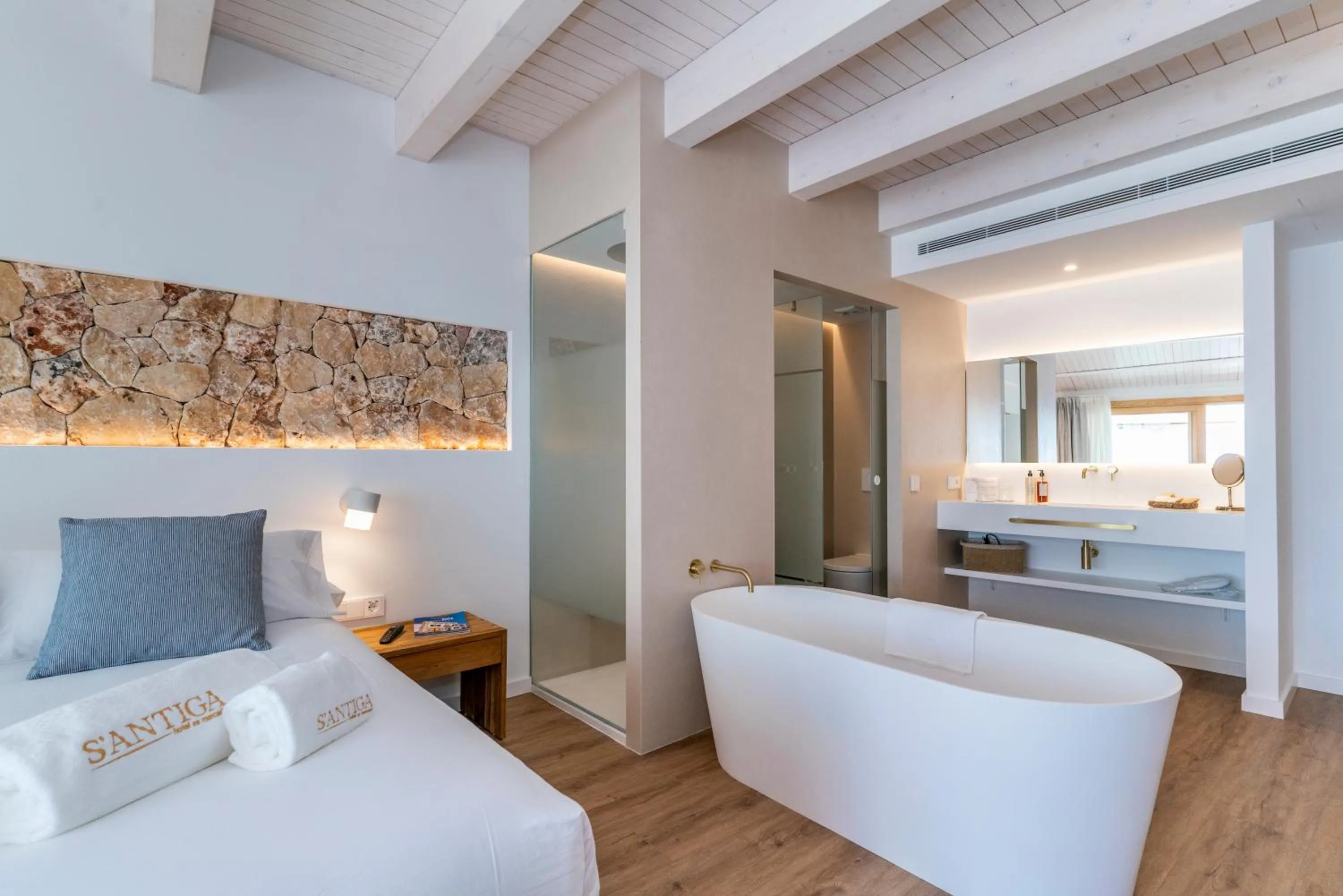 Bed in Hotel S'Antiga Adults Only