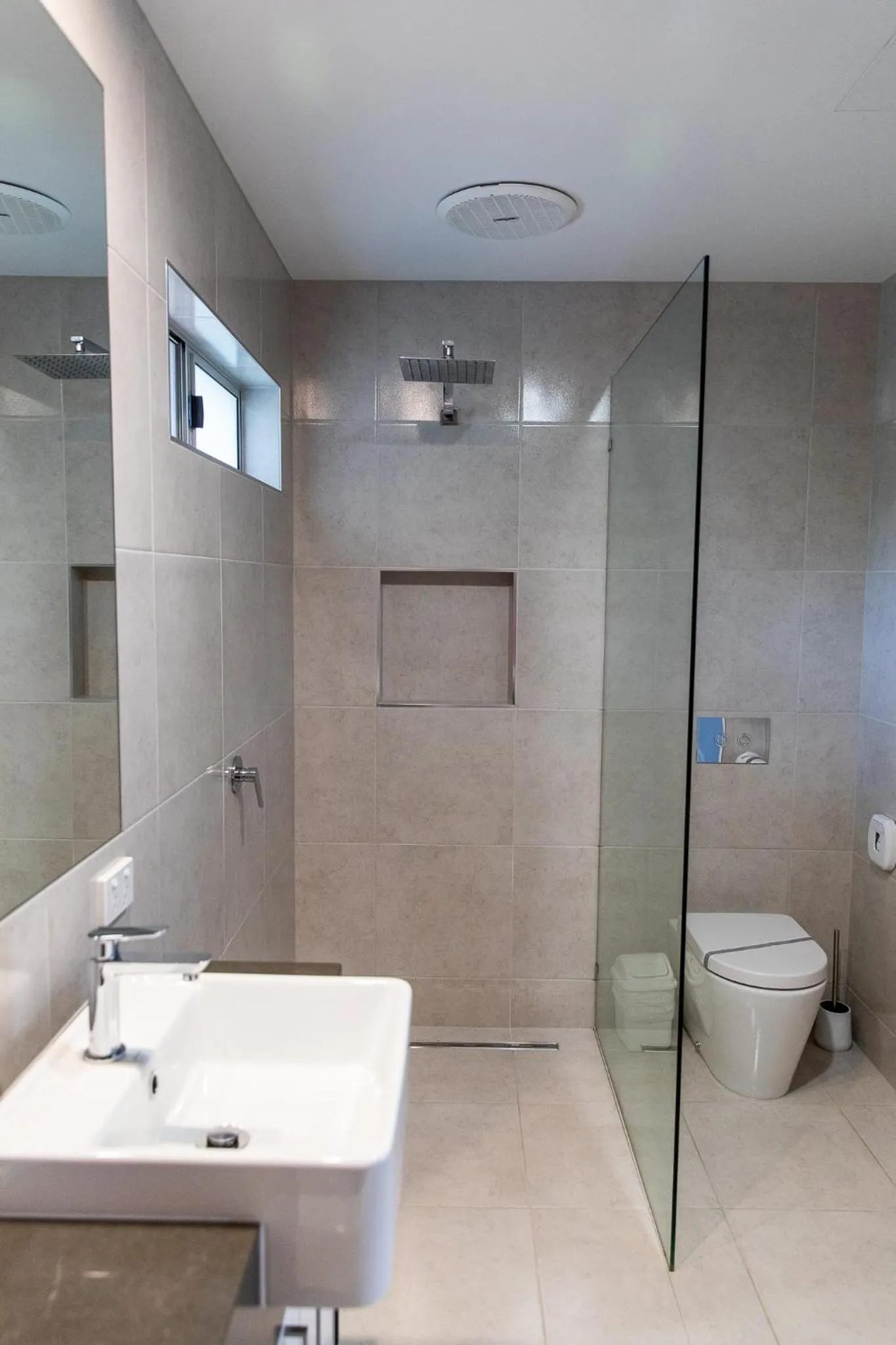 Toilet in Tea House Motor Inn