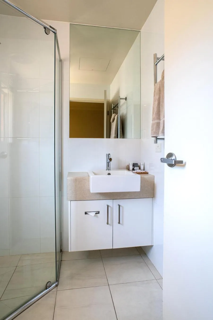 Bathroom in Tea House Motor Inn