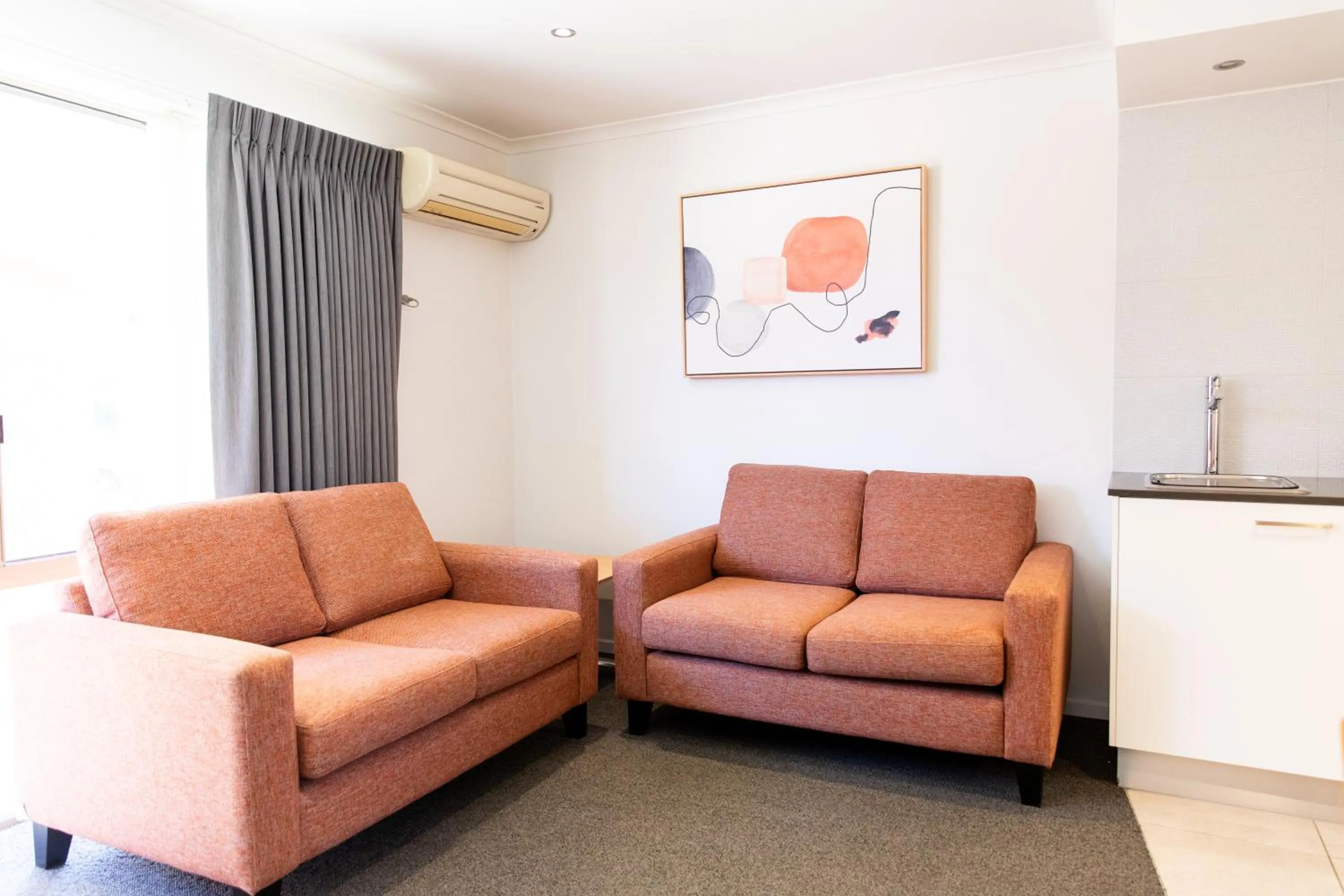 Seating area in Tea House Motor Inn