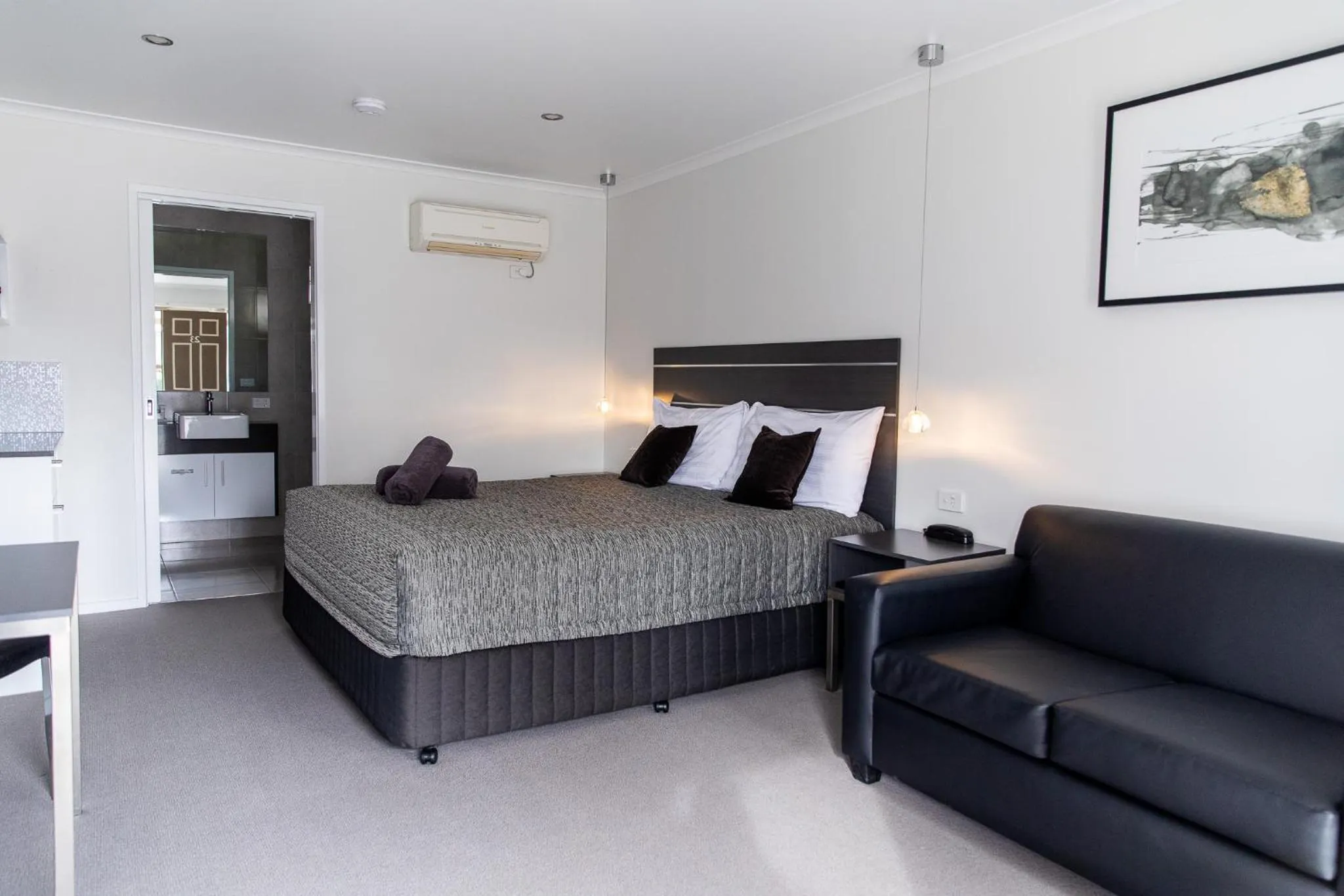 Bed in Tea House Motor Inn