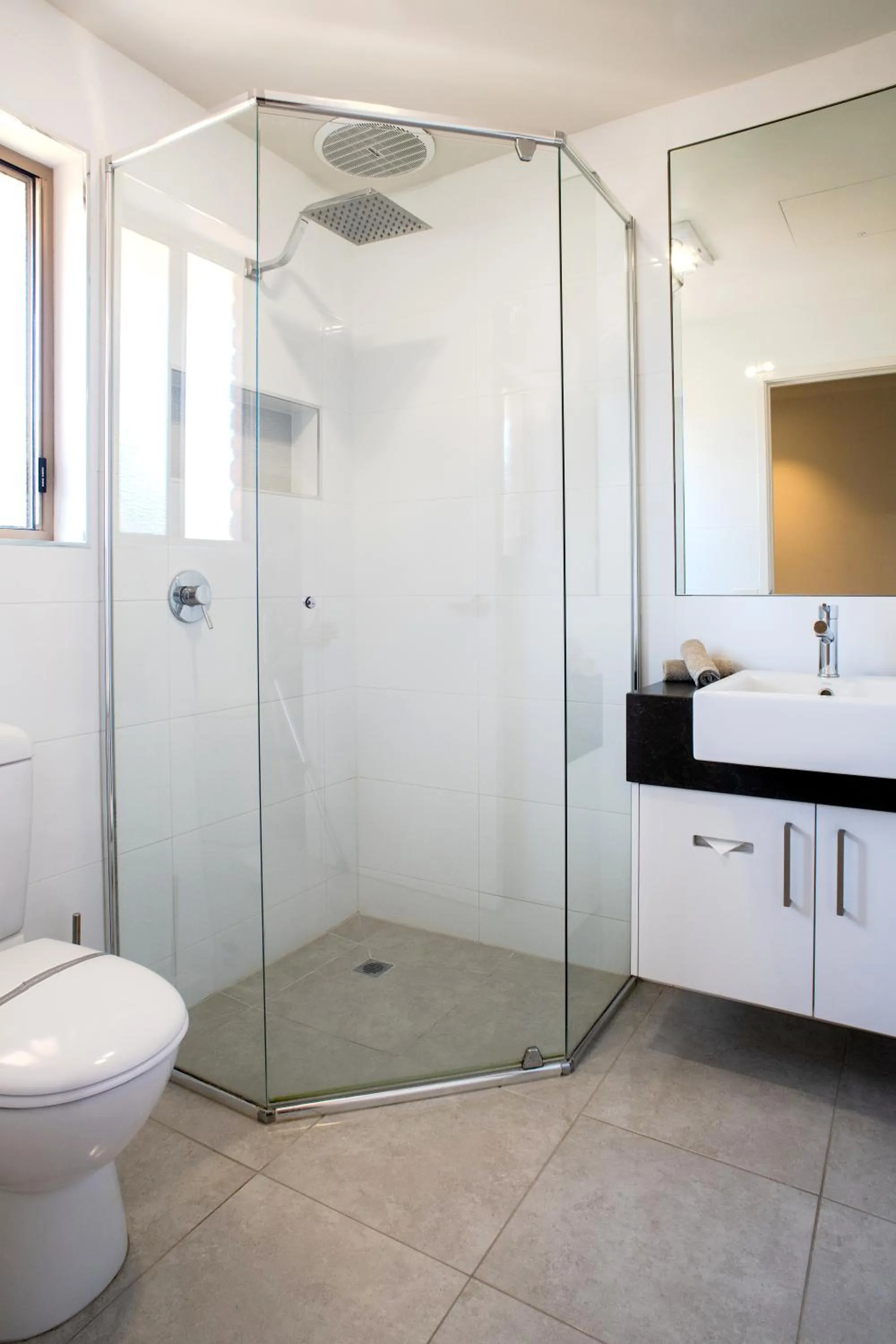 Shower in Tea House Motor Inn