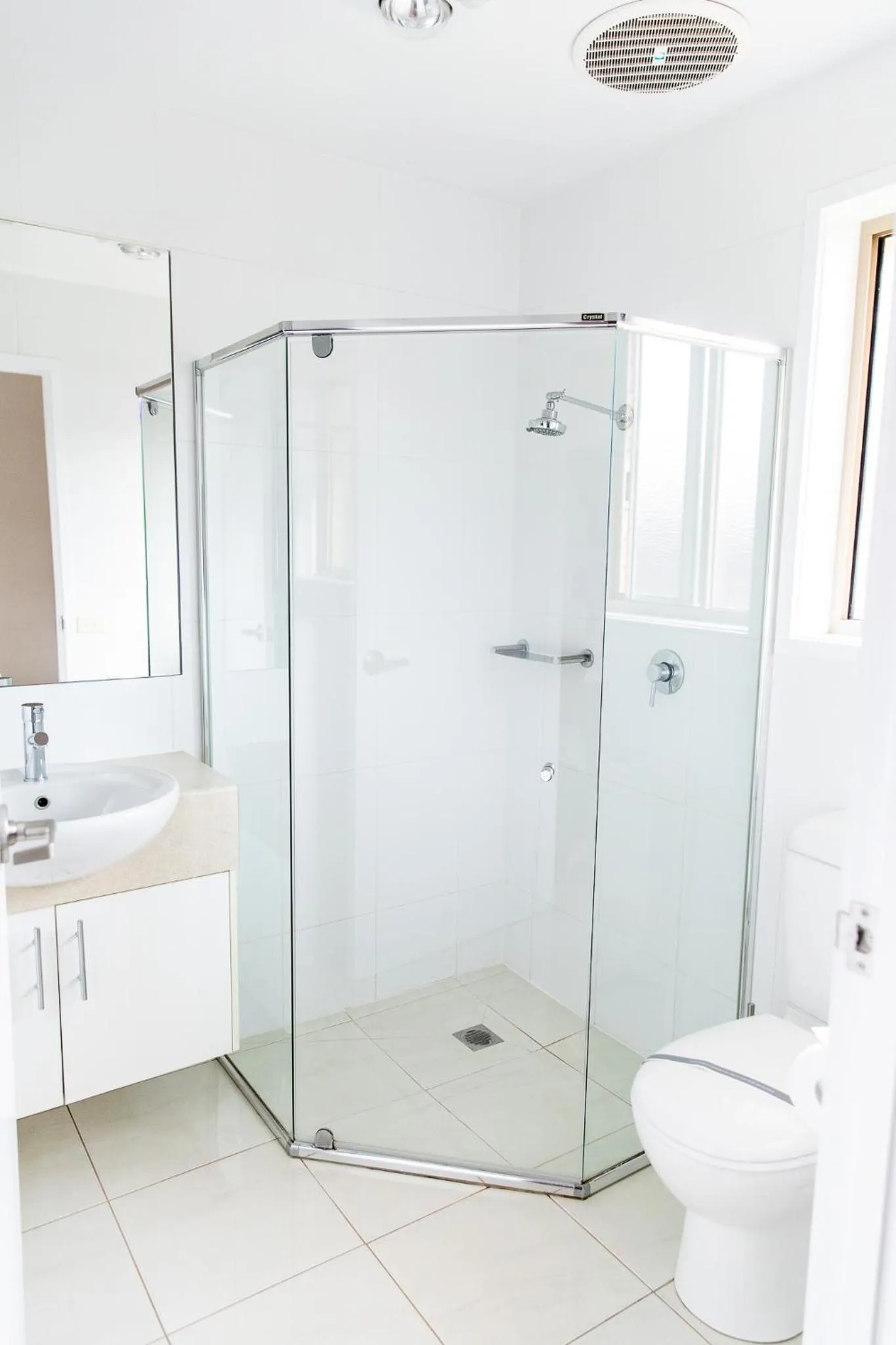 Bathroom in Tea House Motor Inn