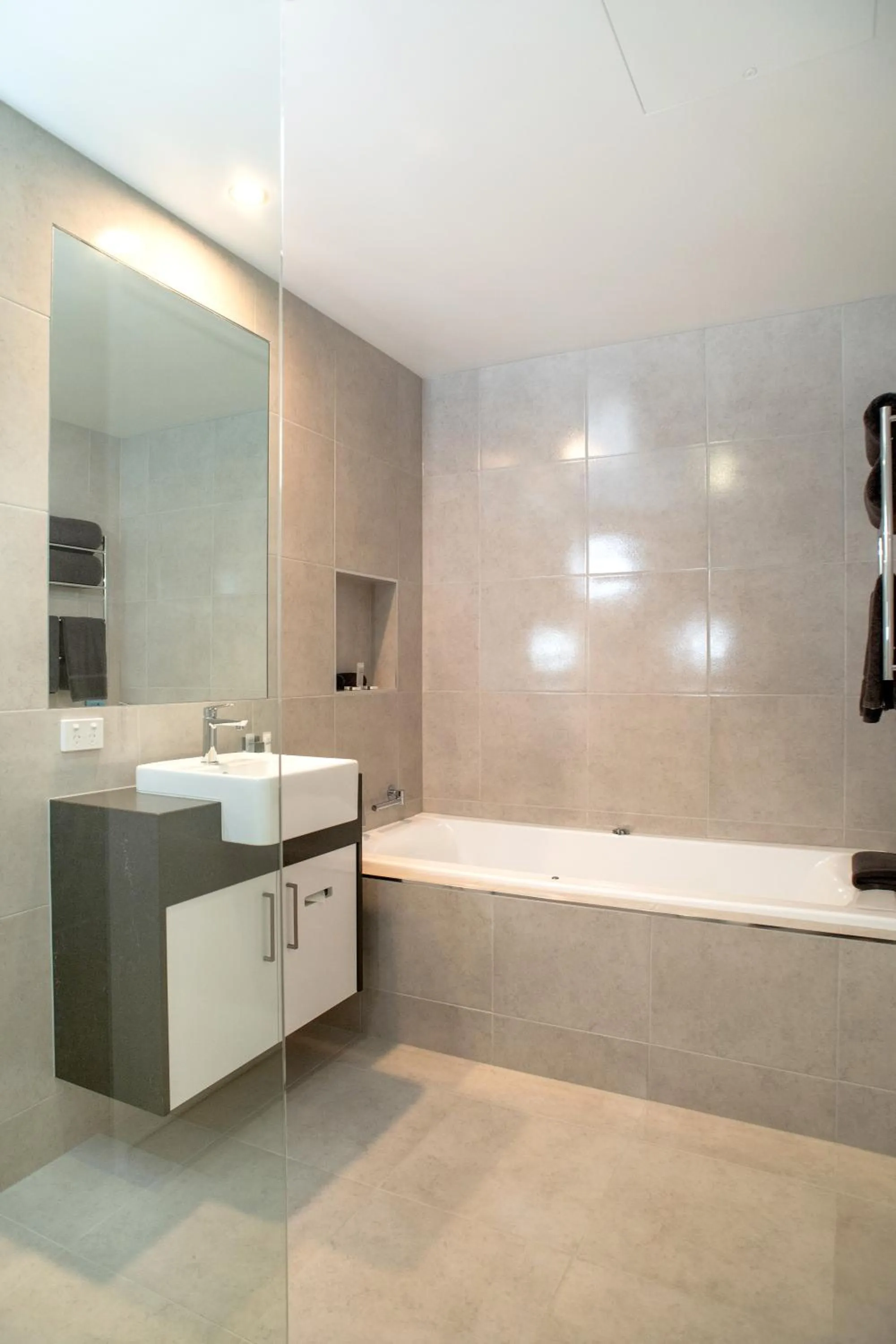 Bathroom in Tea House Motor Inn