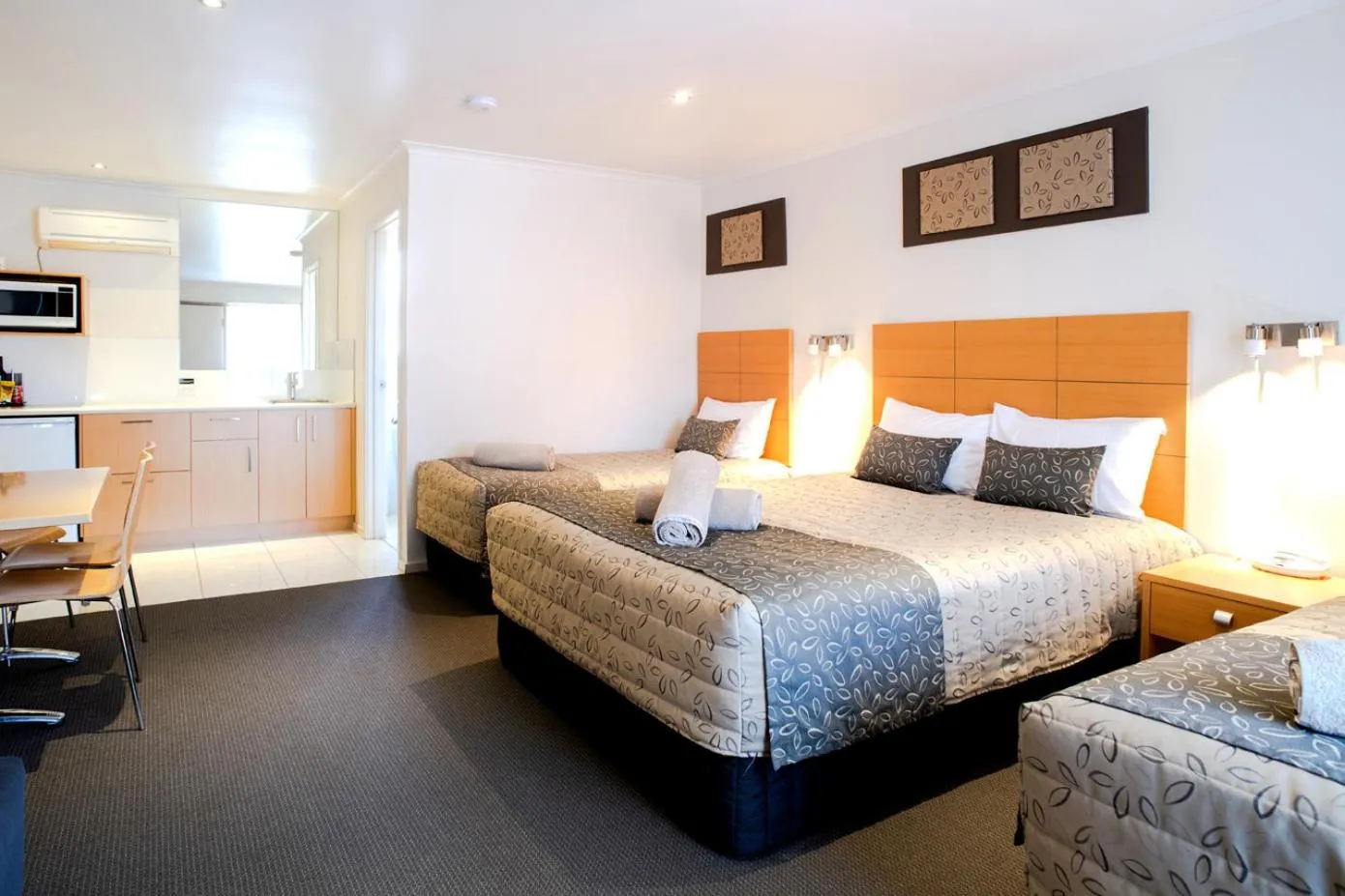 Bed in Tea House Motor Inn