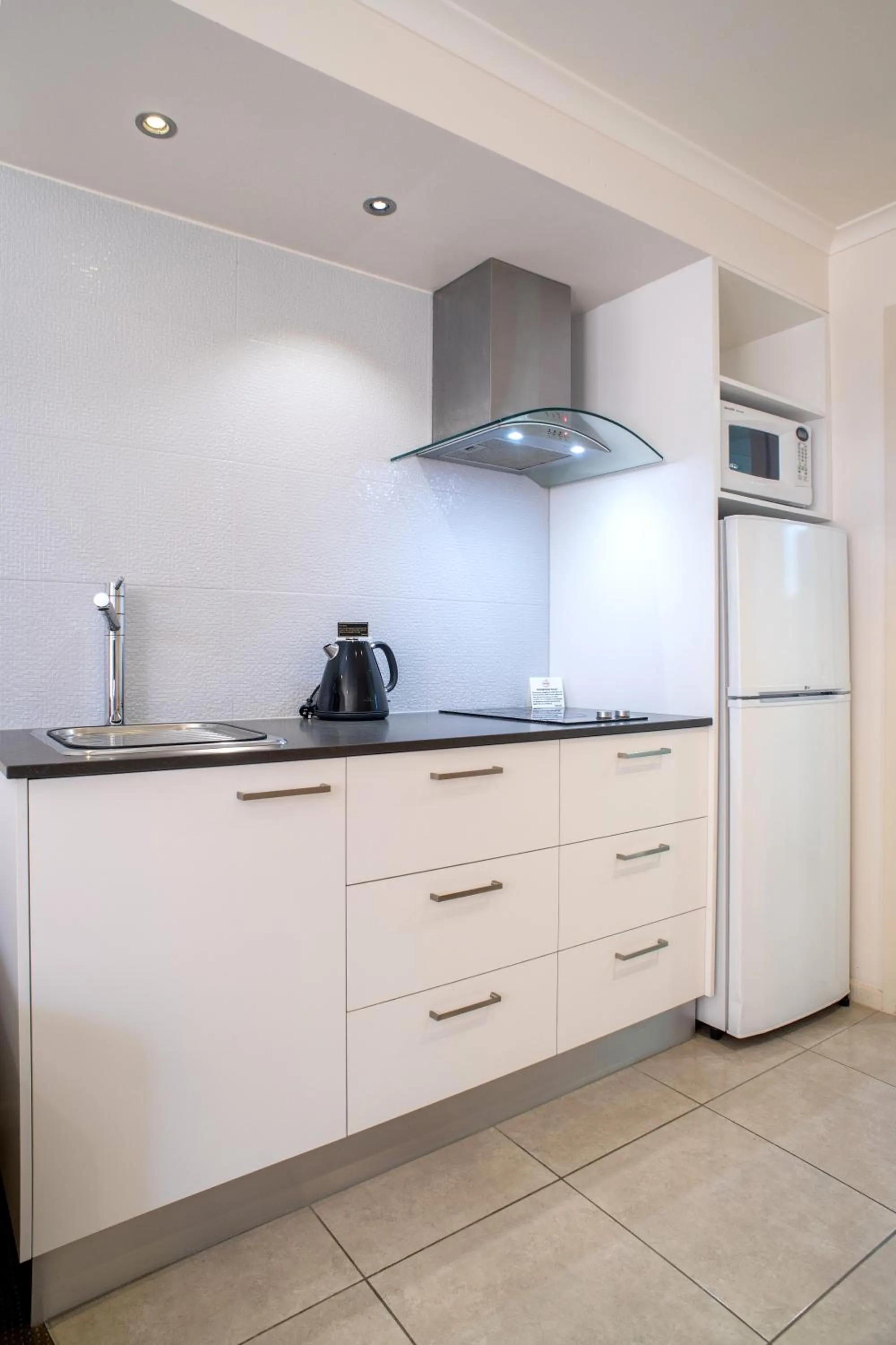 Kitchen or kitchenette in Tea House Motor Inn