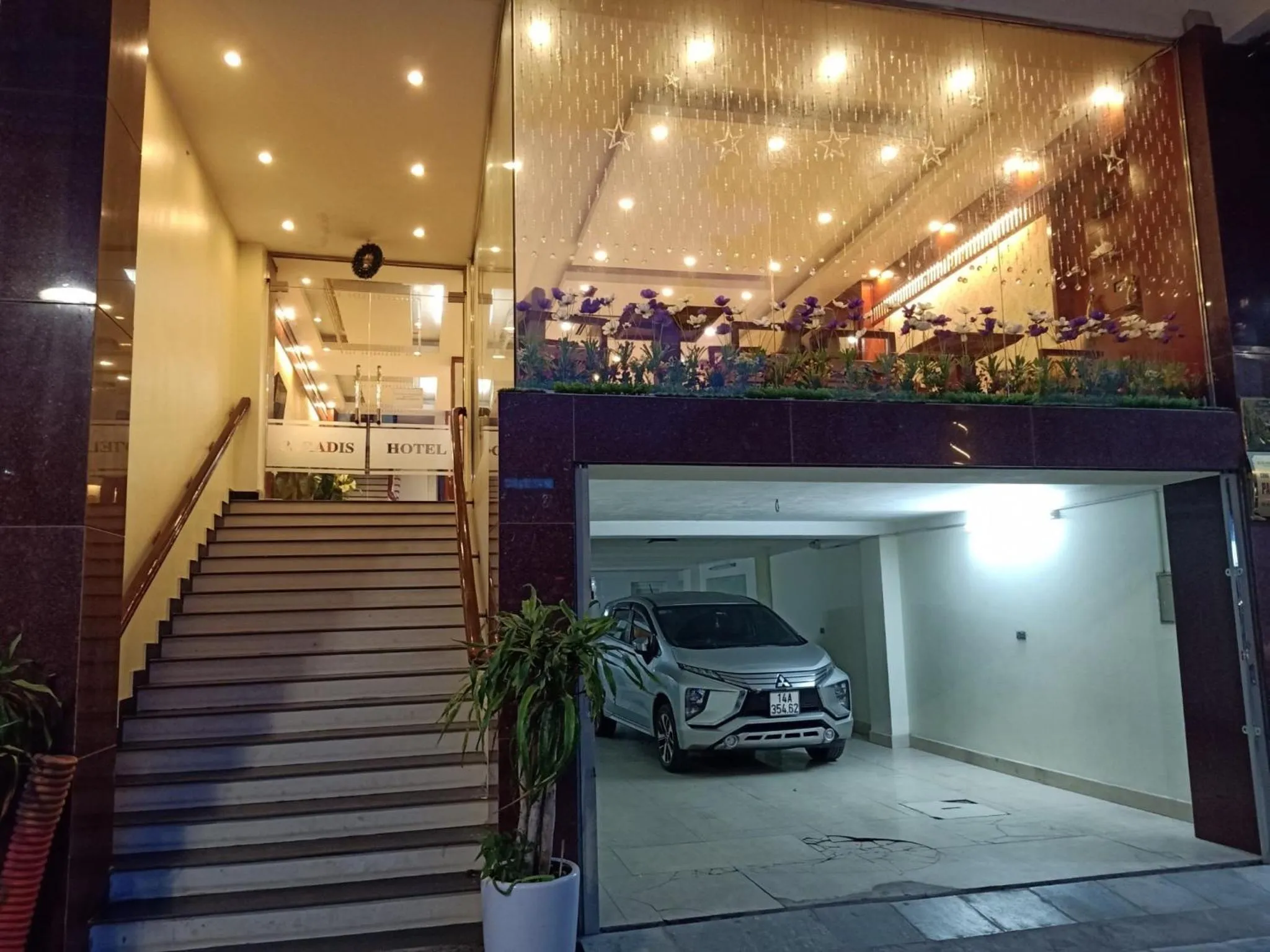 Night in Paradis Hotel