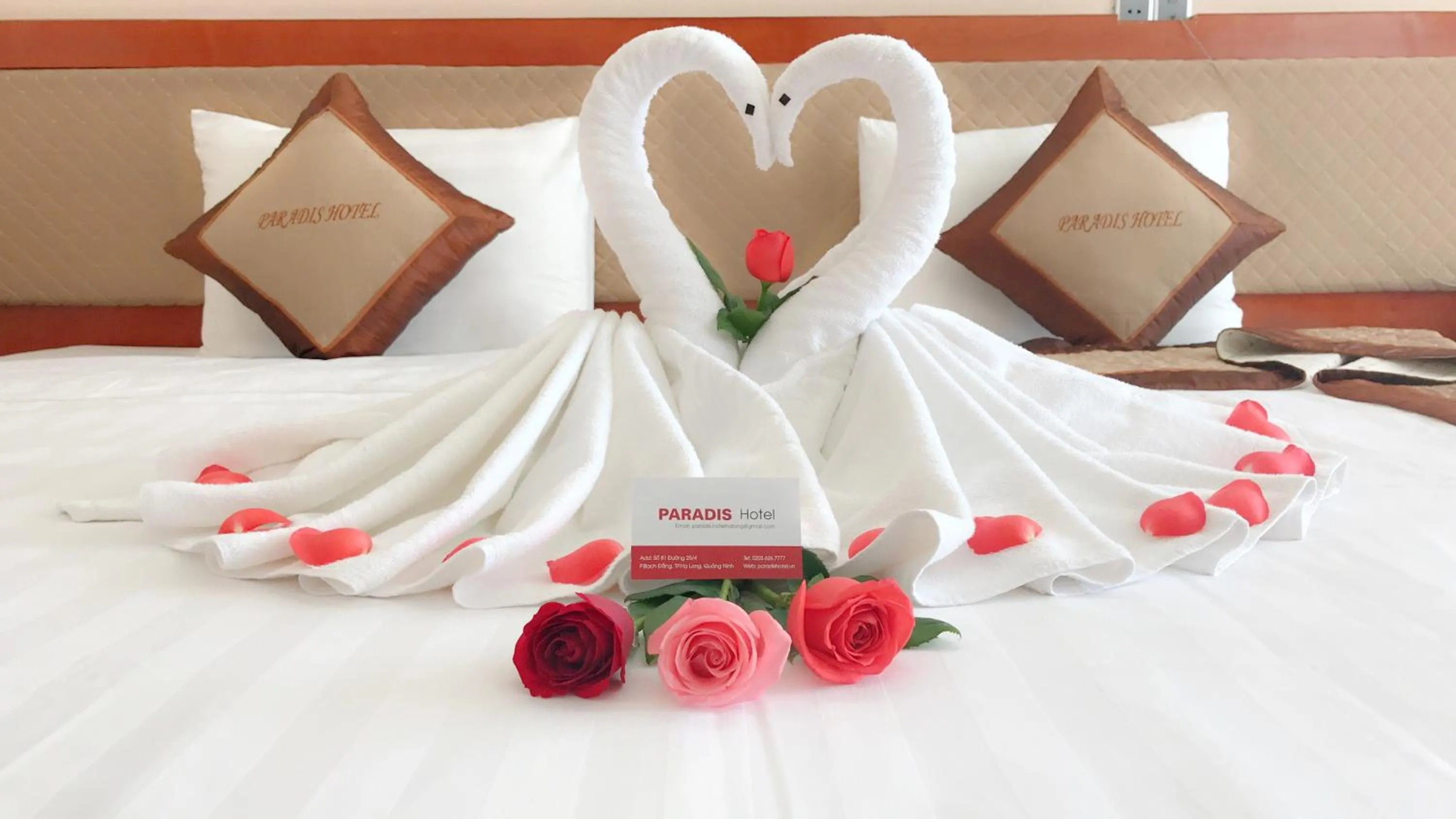 Bed in Paradis Hotel