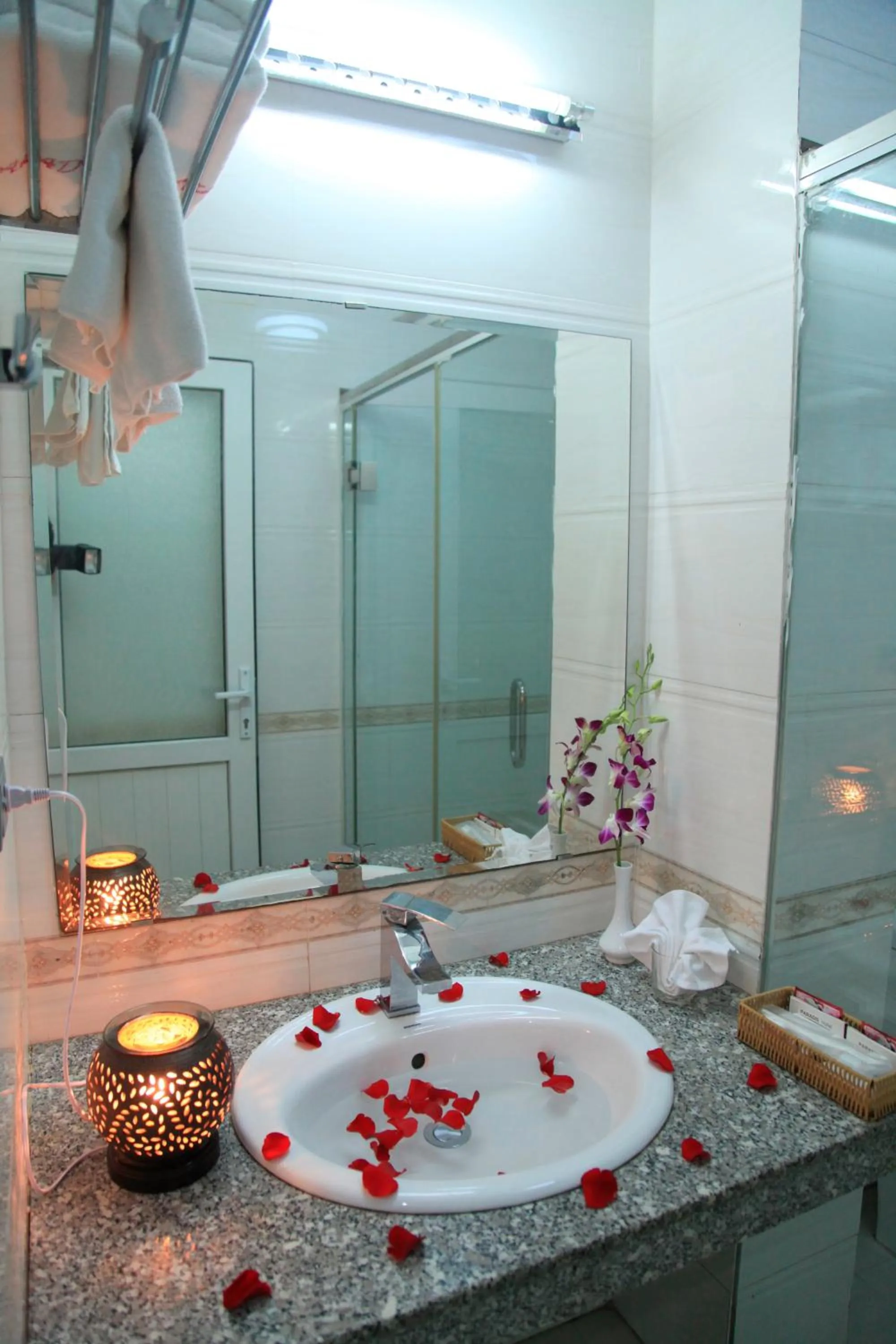 Shower in Paradis Hotel