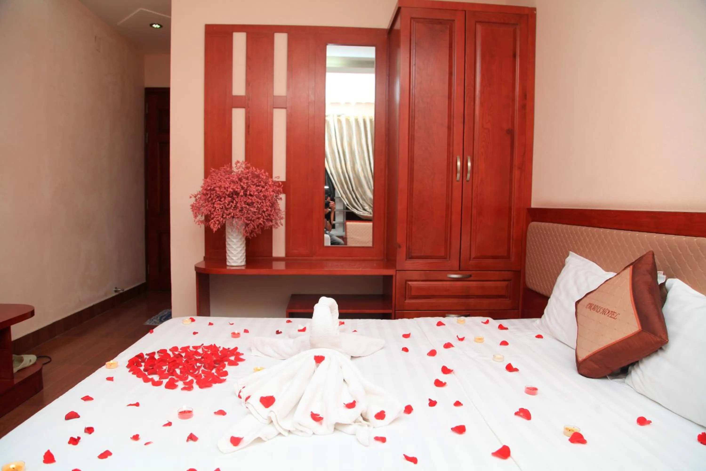 Bed in Paradis Hotel