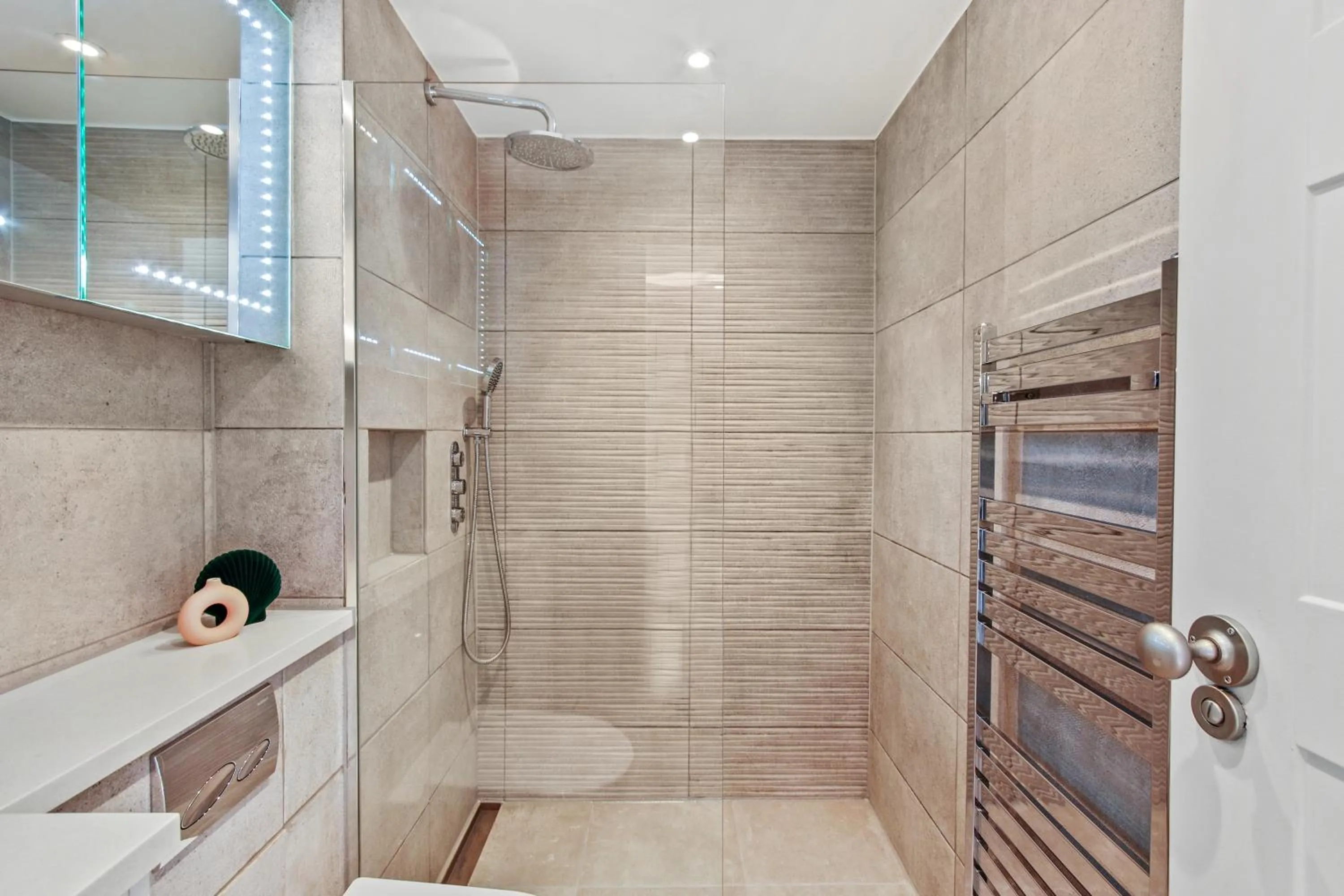 Bathroom in Cleveland Street by Aeria Apartments