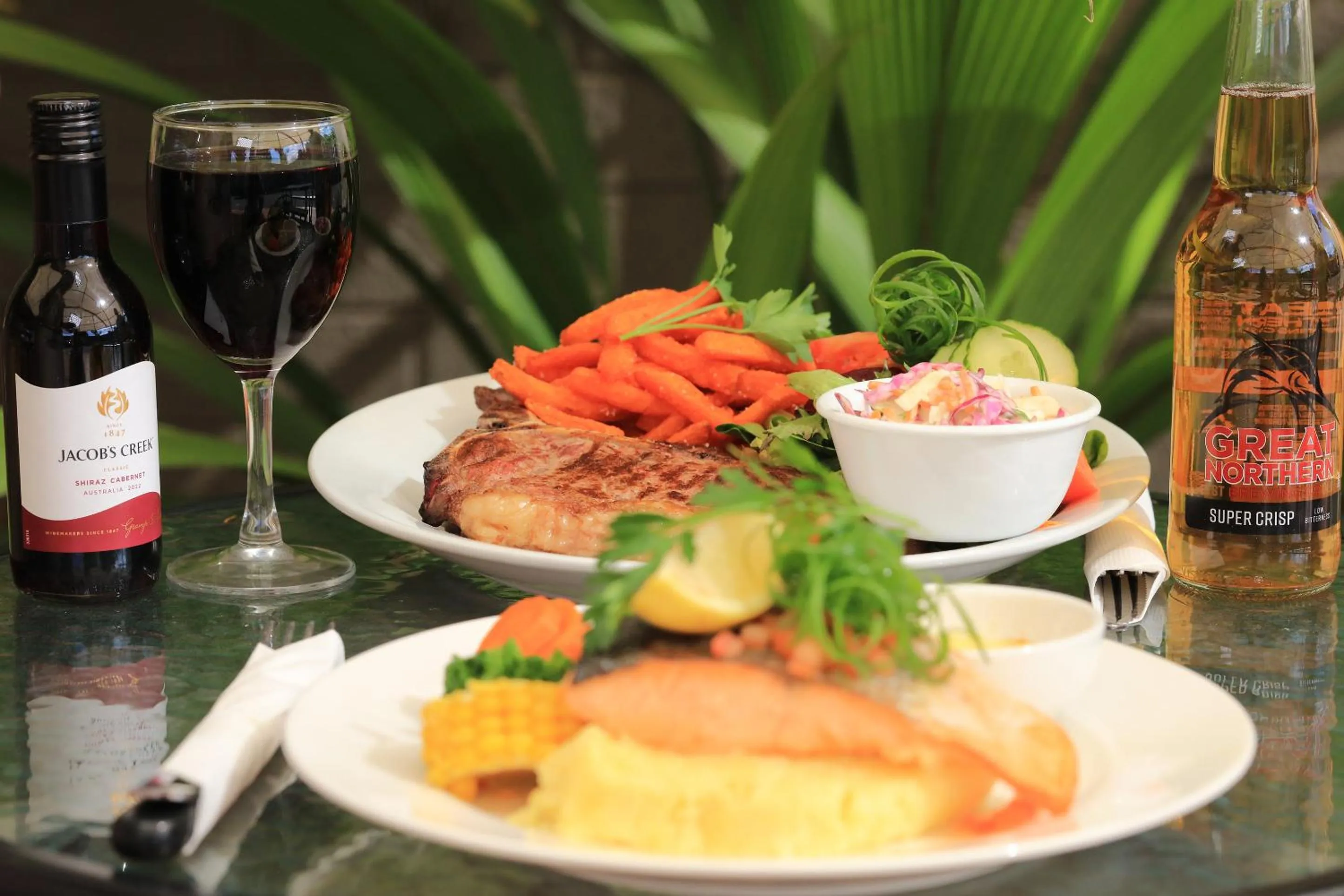 Food and drinks in Motel 707