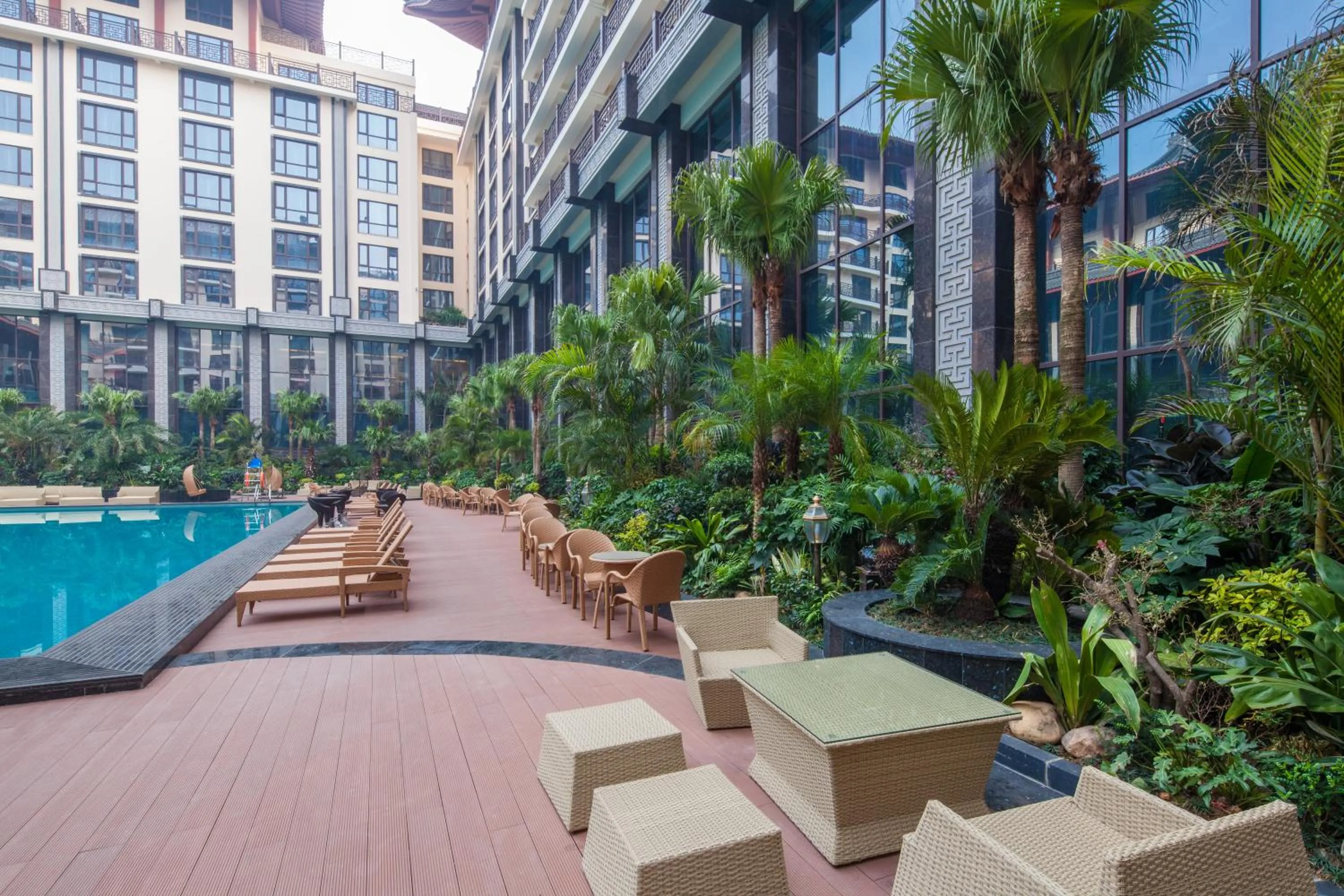 Swimming pool in Grand Bravo Guilin