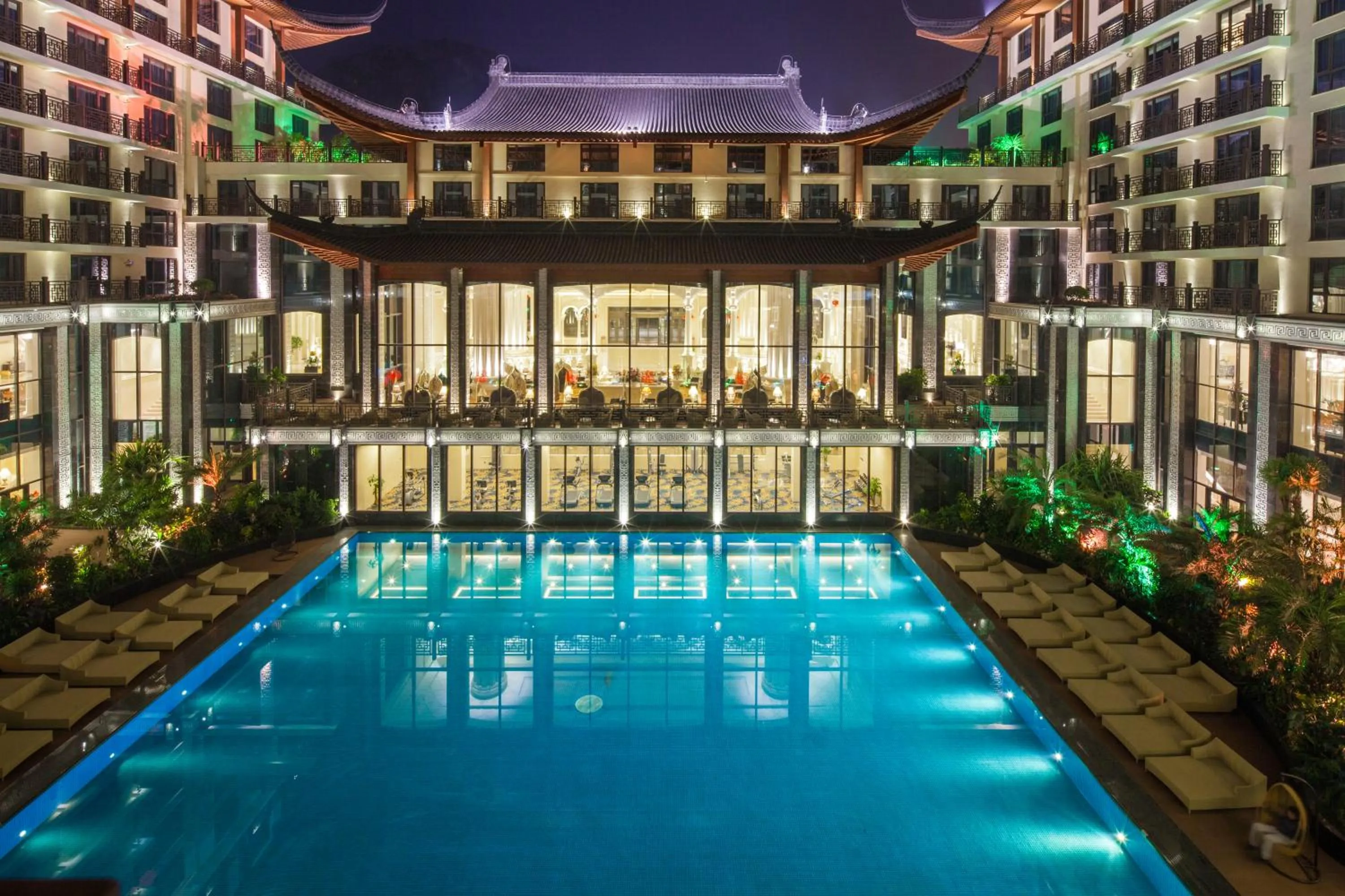 Swimming pool in Grand Bravo Guilin