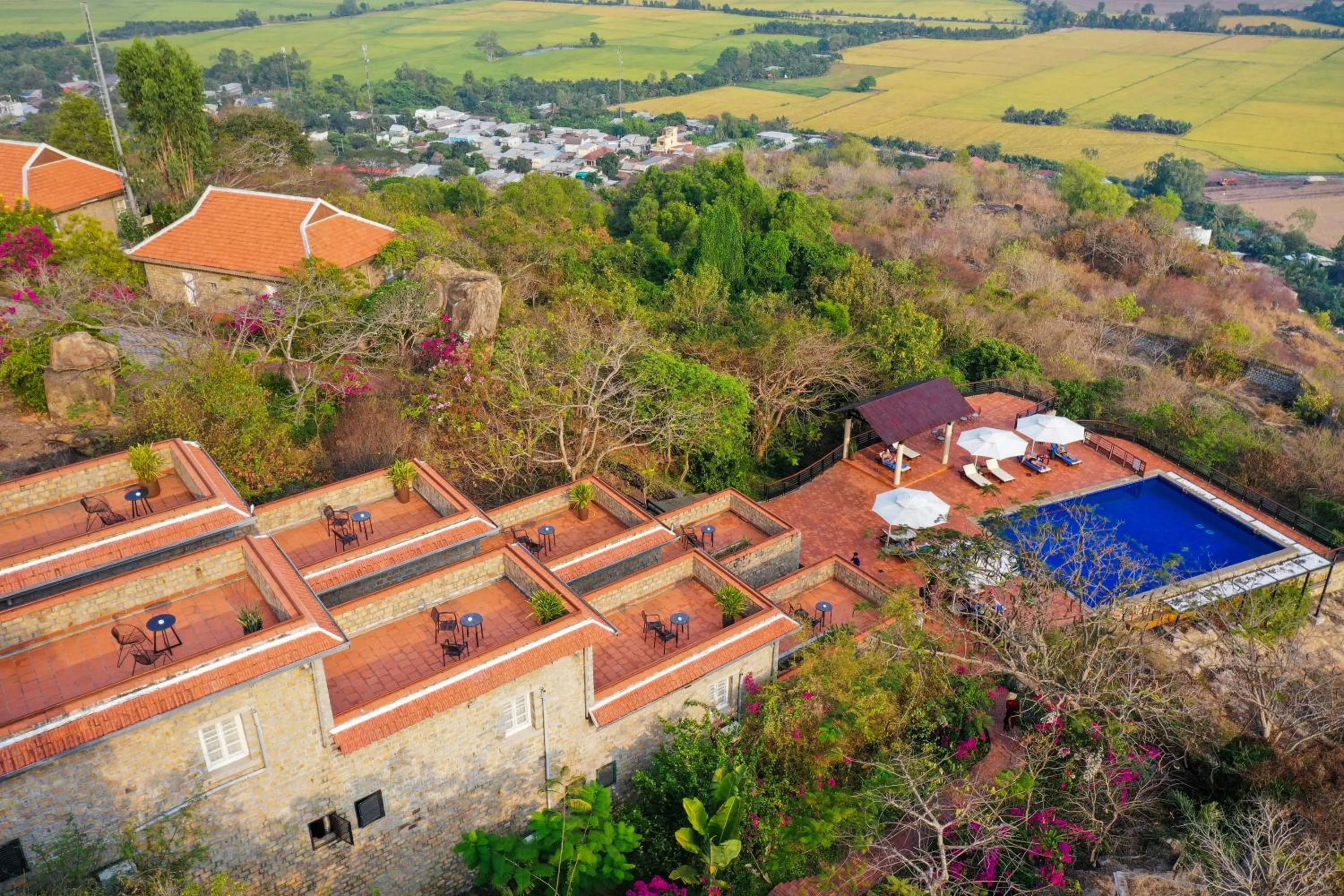 Property building in Victoria Nui Sam Lodge