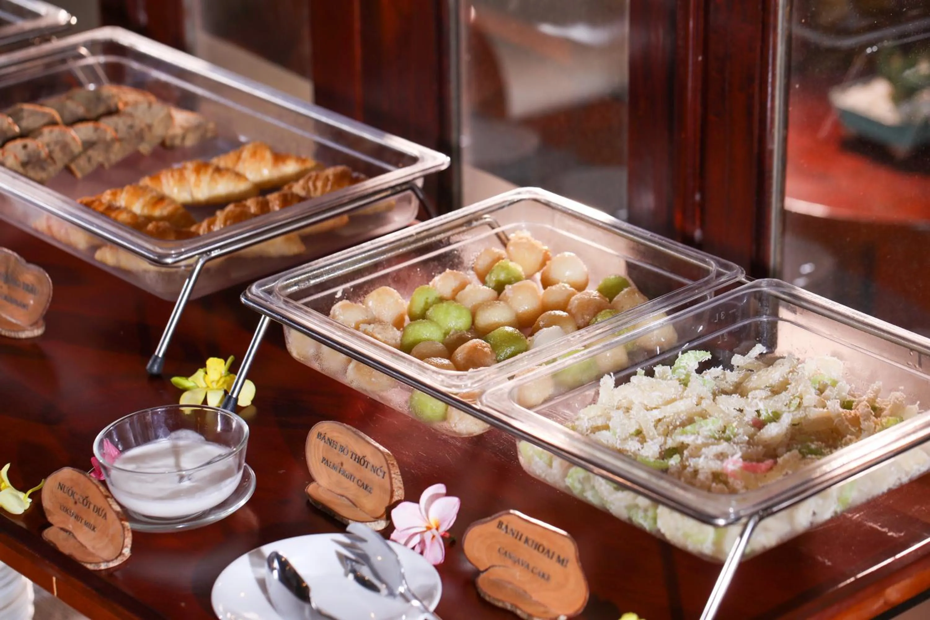 Breakfast in Victoria Nui Sam Lodge