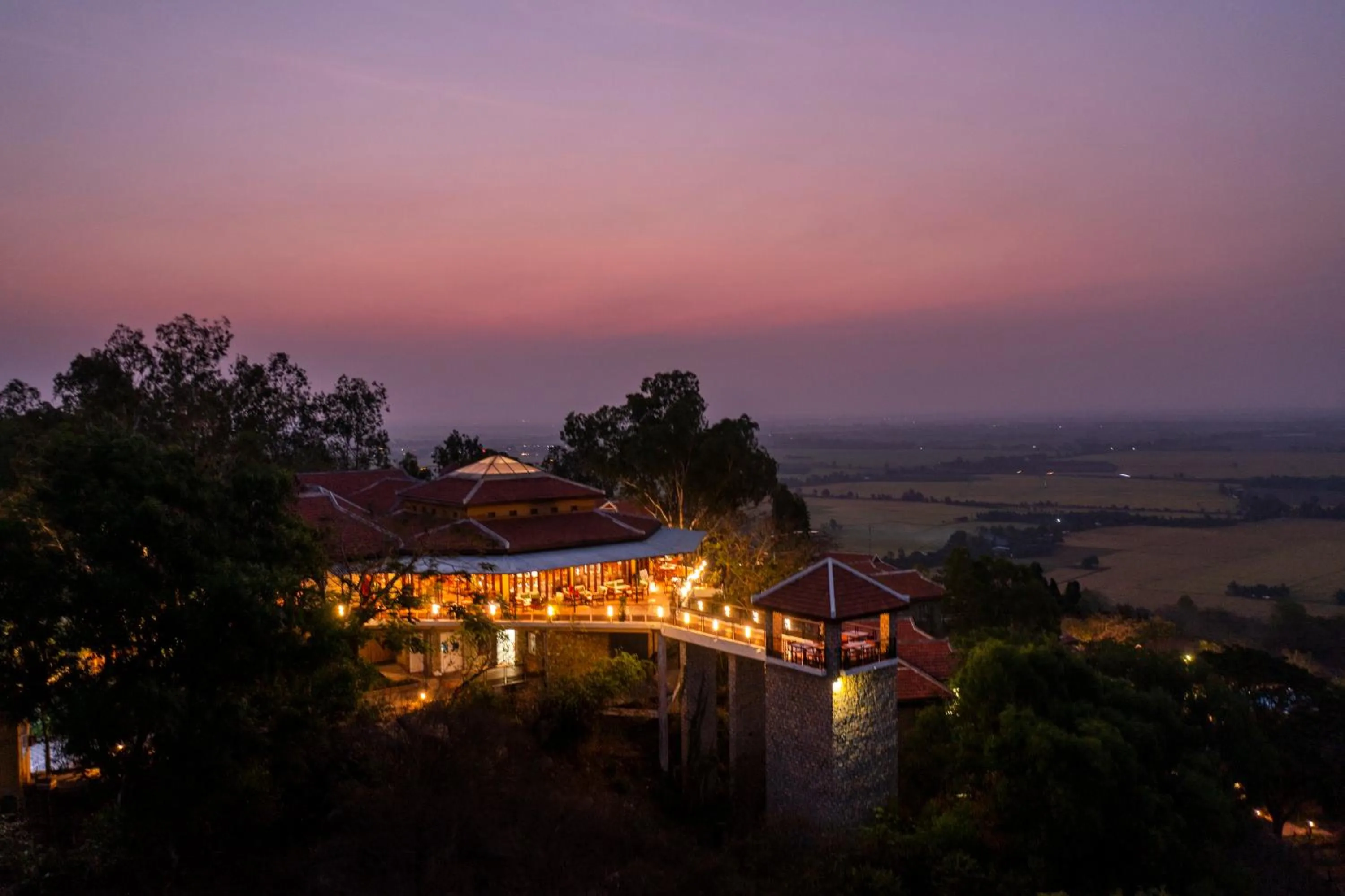 Night in Victoria Nui Sam Lodge