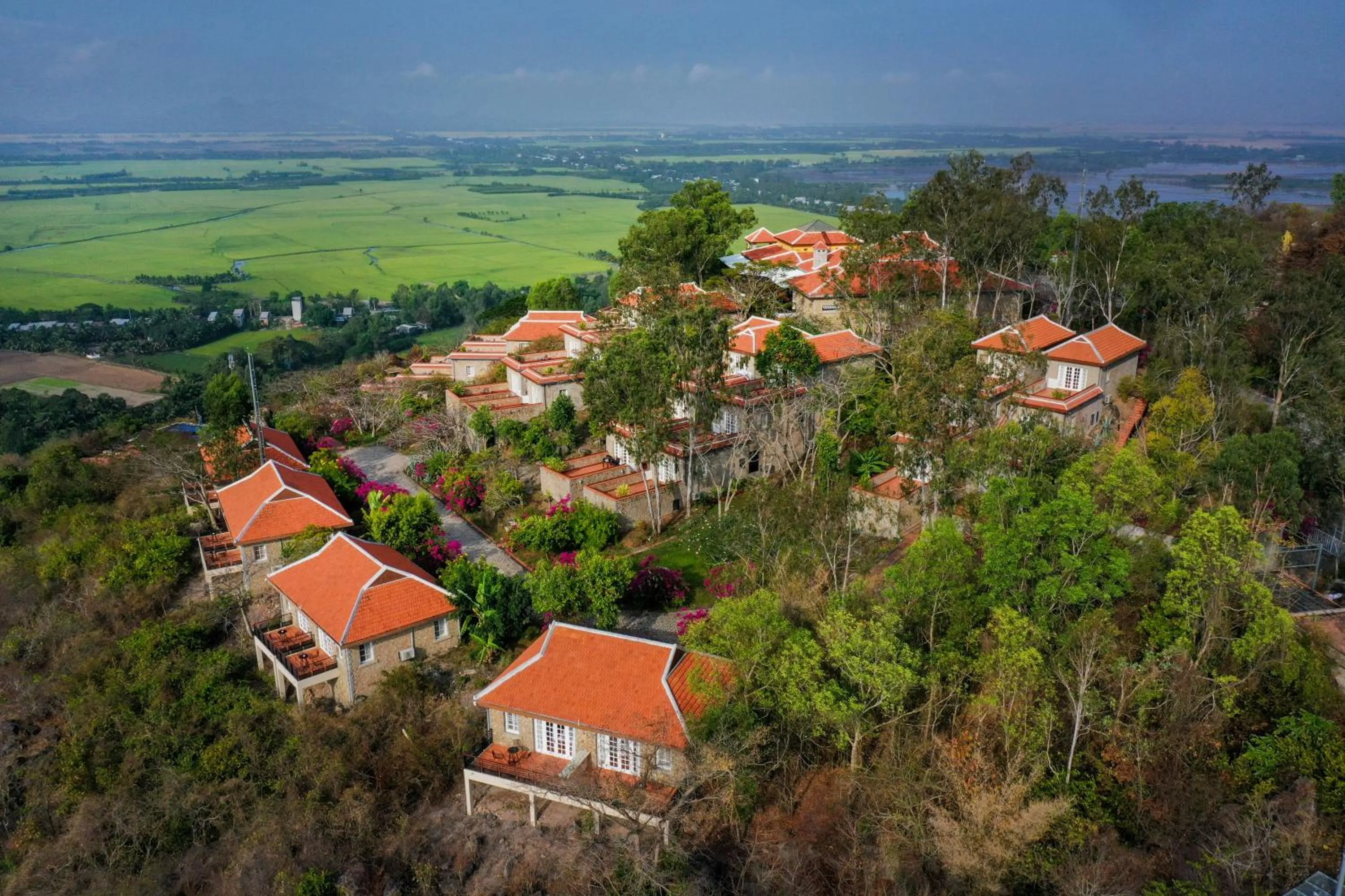 Property building in Victoria Nui Sam Lodge