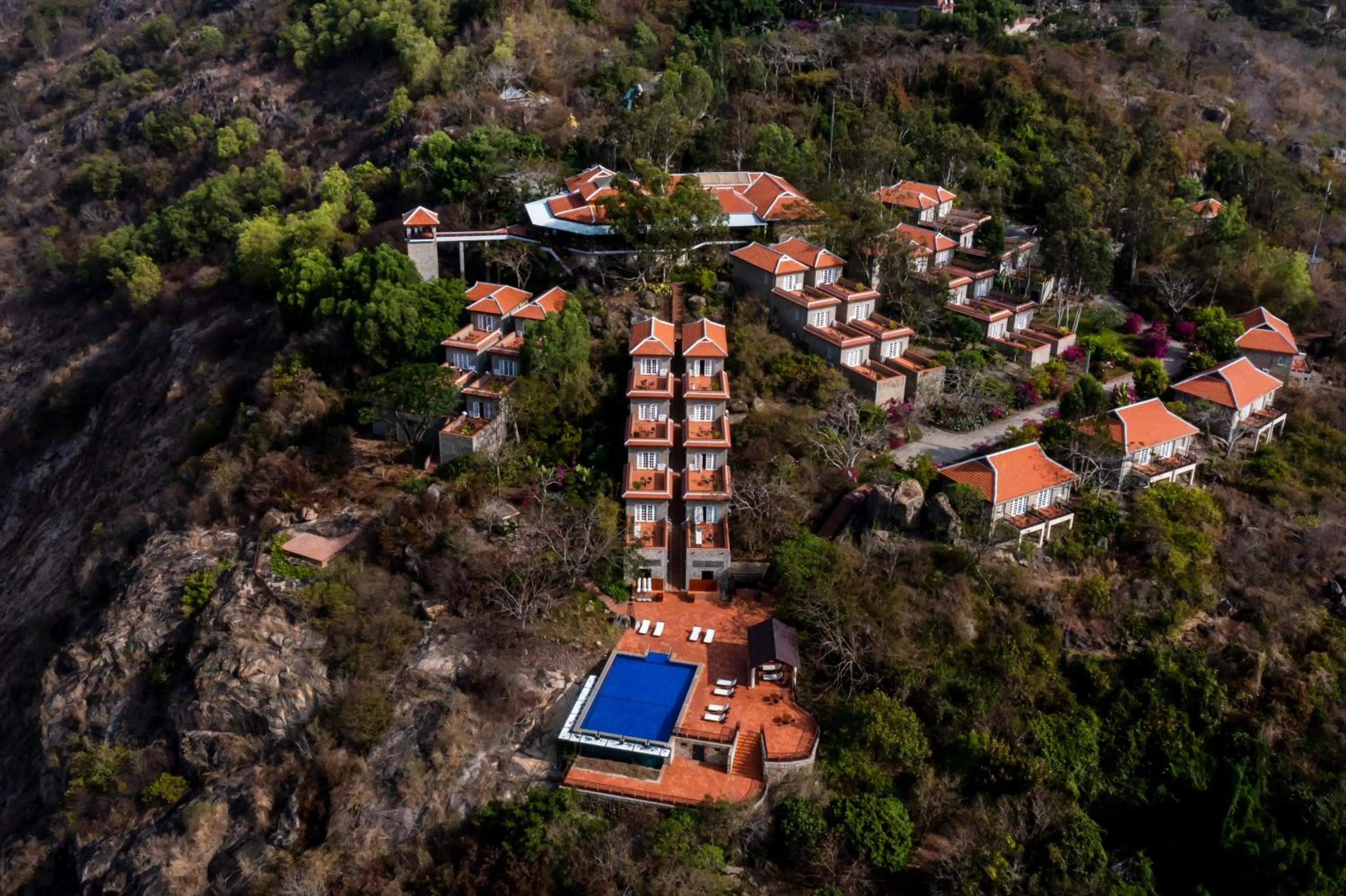 Property building in Victoria Nui Sam Lodge