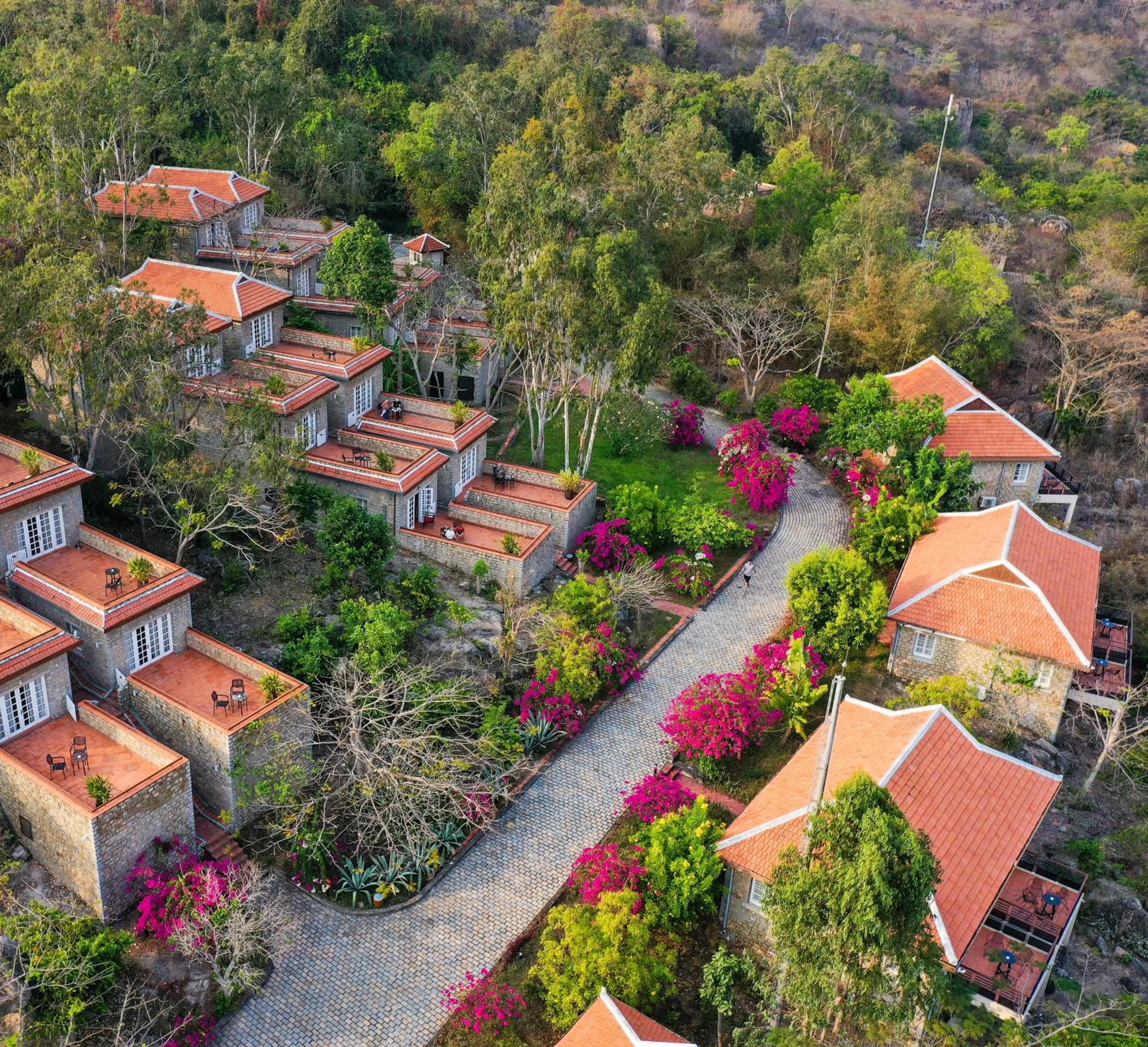 Property building in Victoria Nui Sam Lodge