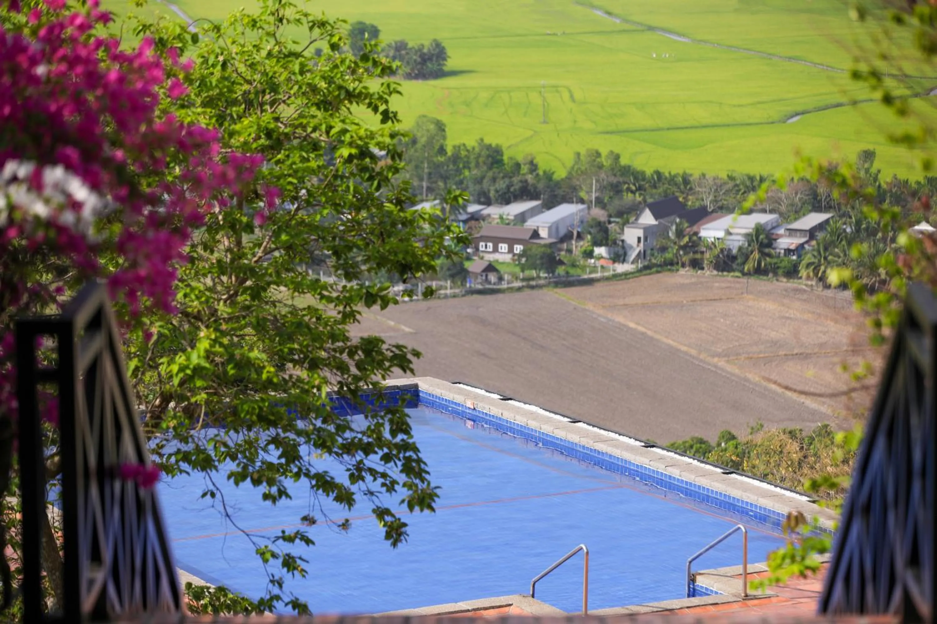 Swimming pool in Victoria Nui Sam Lodge