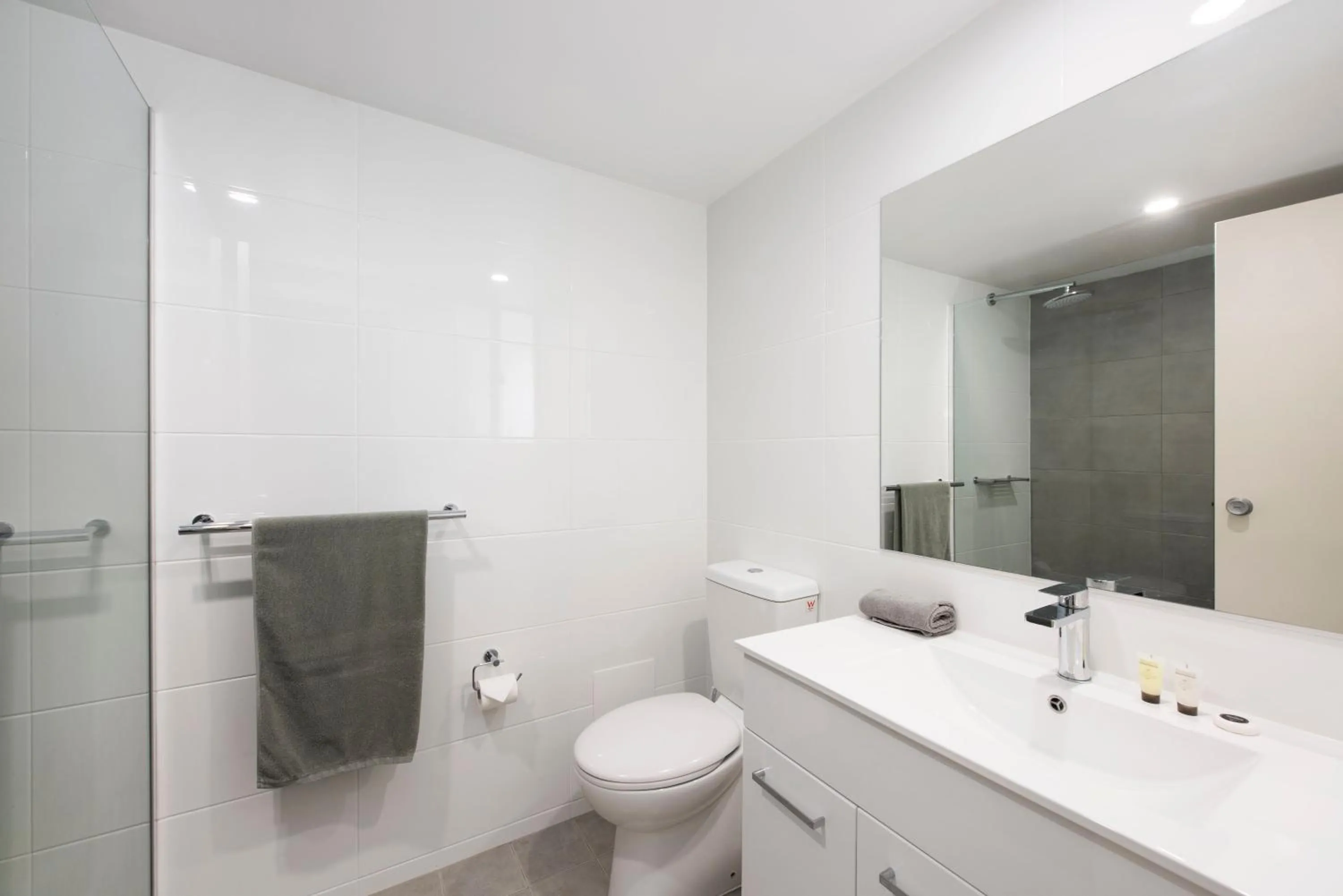 Bathroom in Winning Post Motor Inn