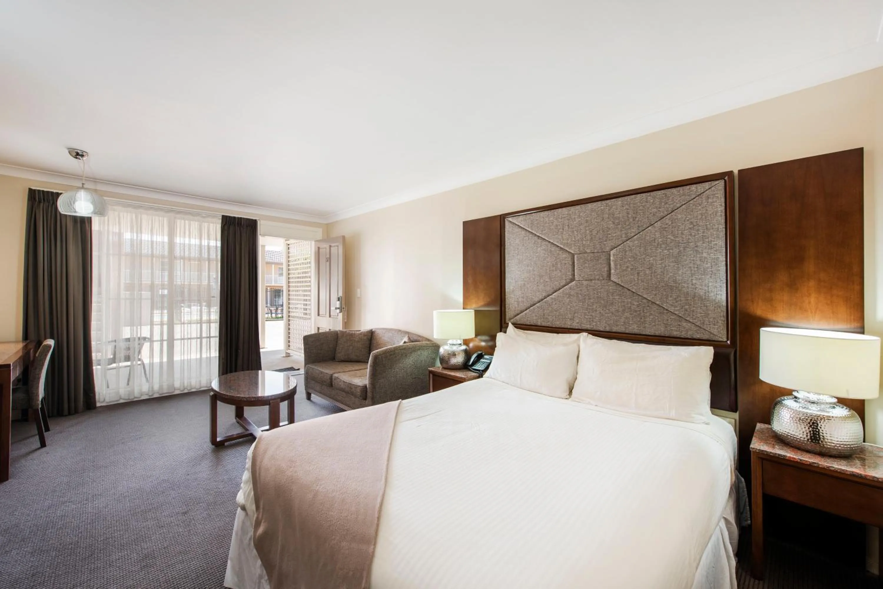 Photo of the whole room, Bed in Winning Post Motor Inn