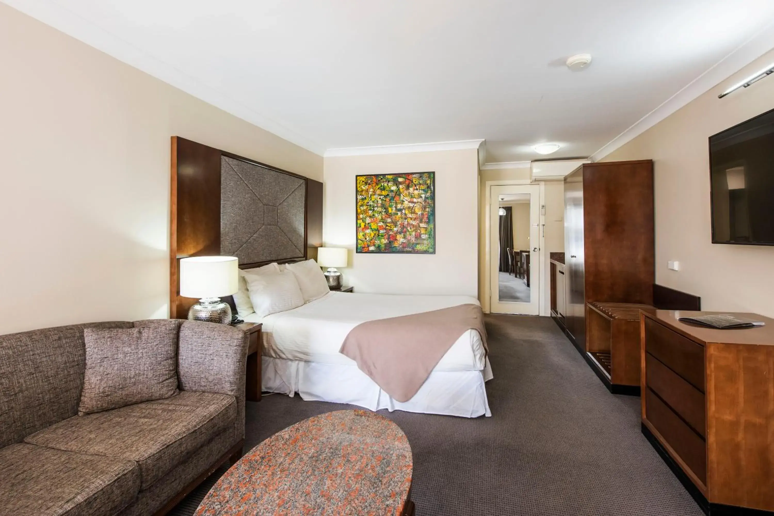 Deluxe Queen Room in Winning Post Motor Inn Deluxe Queen Room in Winning Post Motor Inn