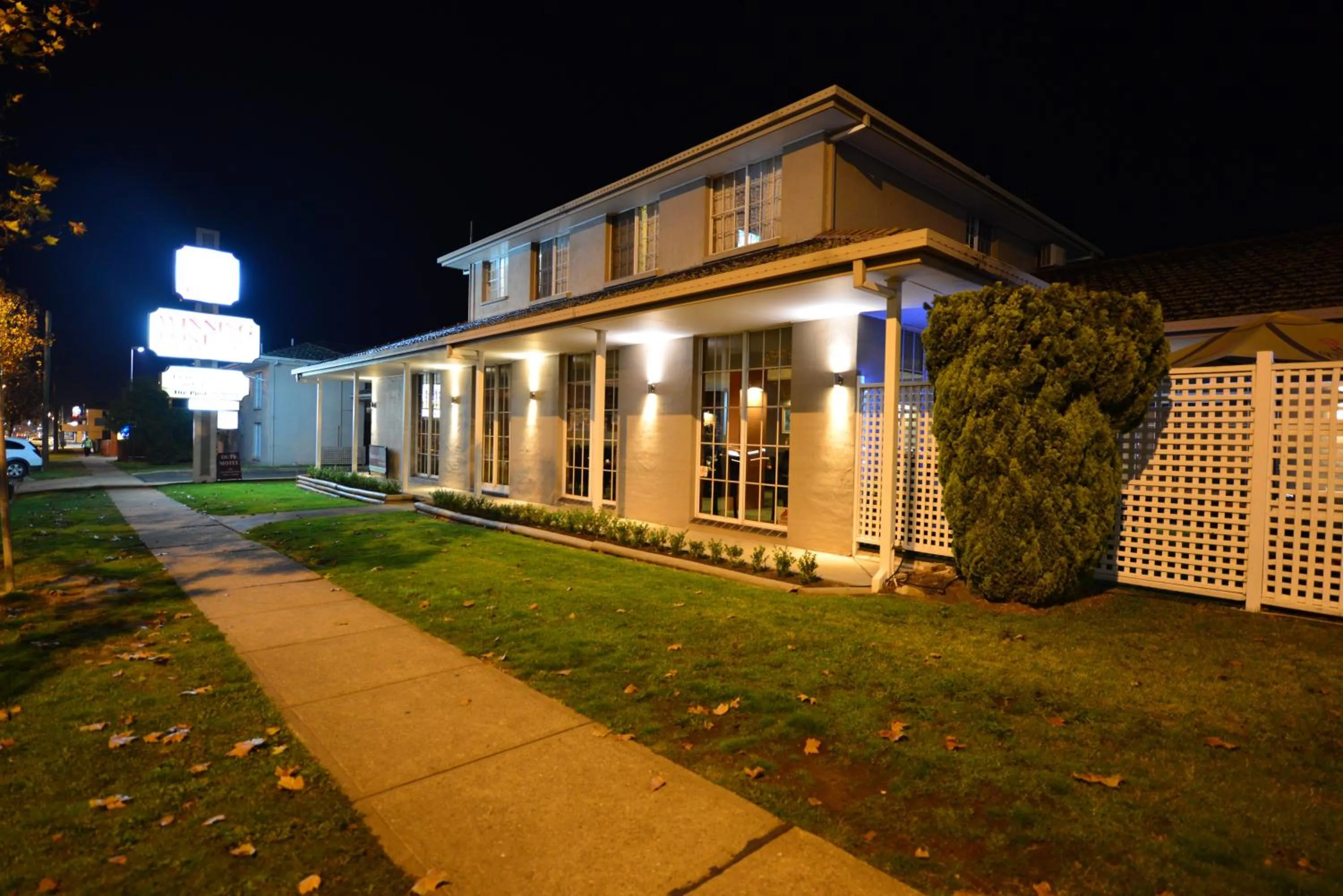 Property building in Winning Post Motor Inn