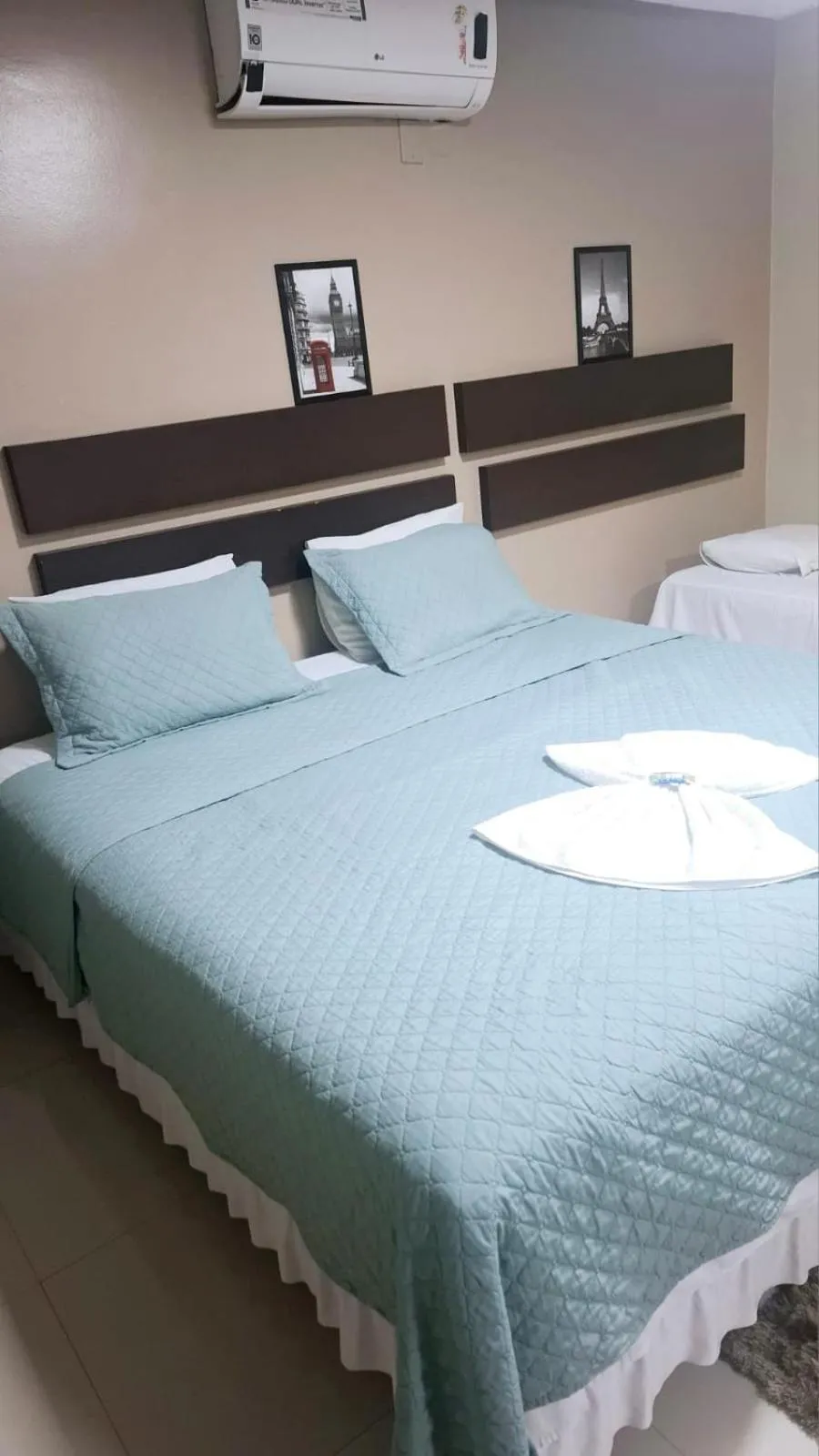 Bed in Serra's Palace Hotel