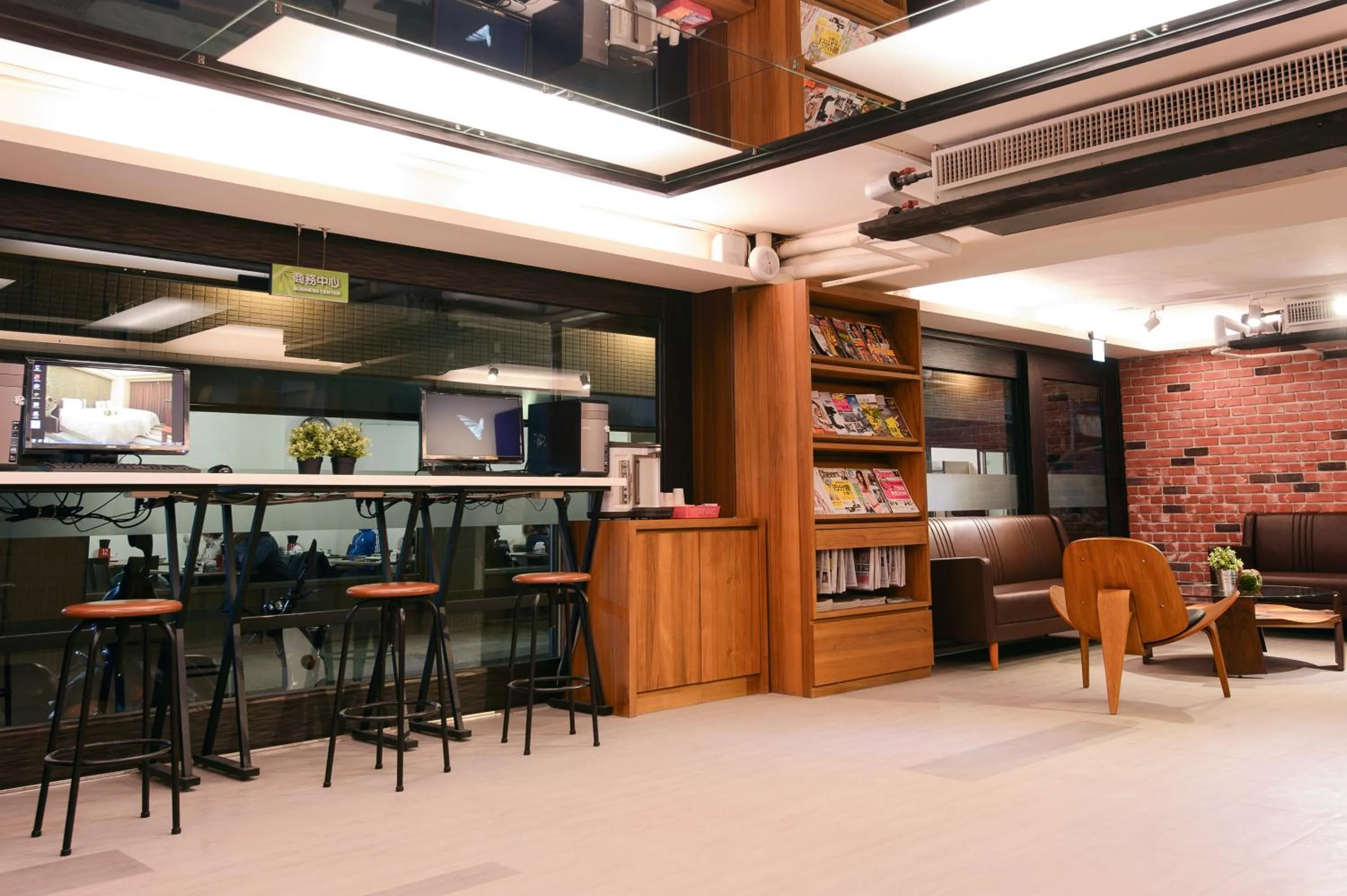 Lounge or bar in Kiwi Express Hotel - Chenggong Rd