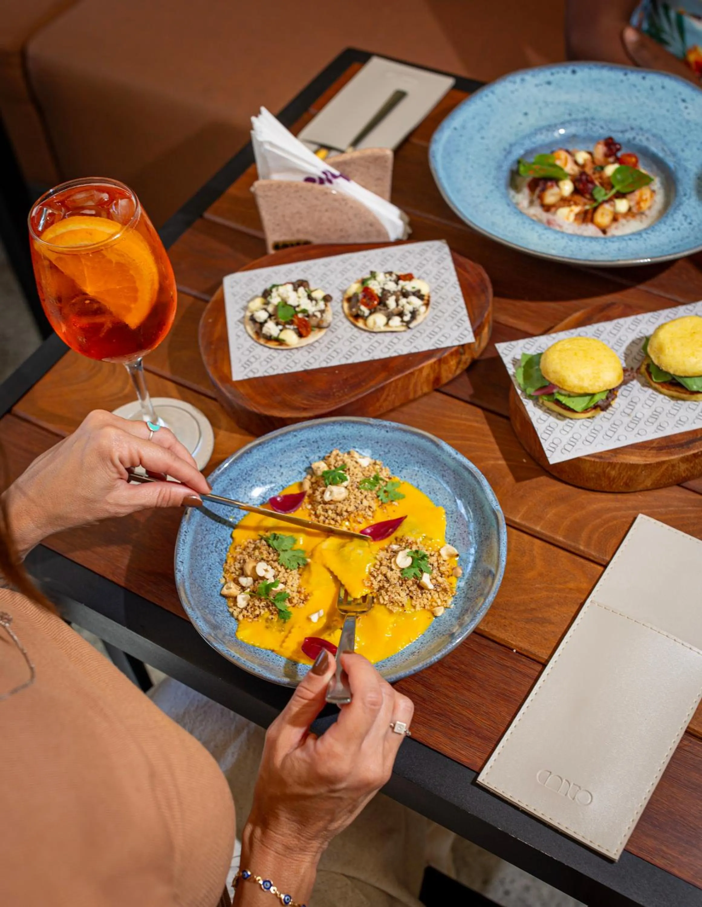 Restaurant/places to eat in Canto Hotel