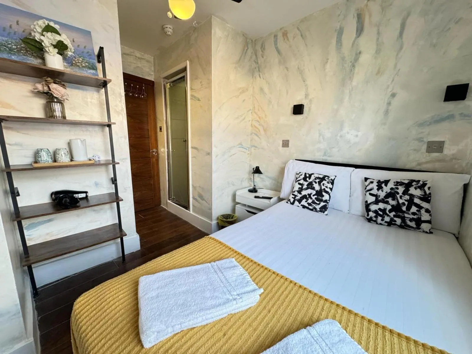 Bedroom, Bed in ND Hotel - Hyde Park