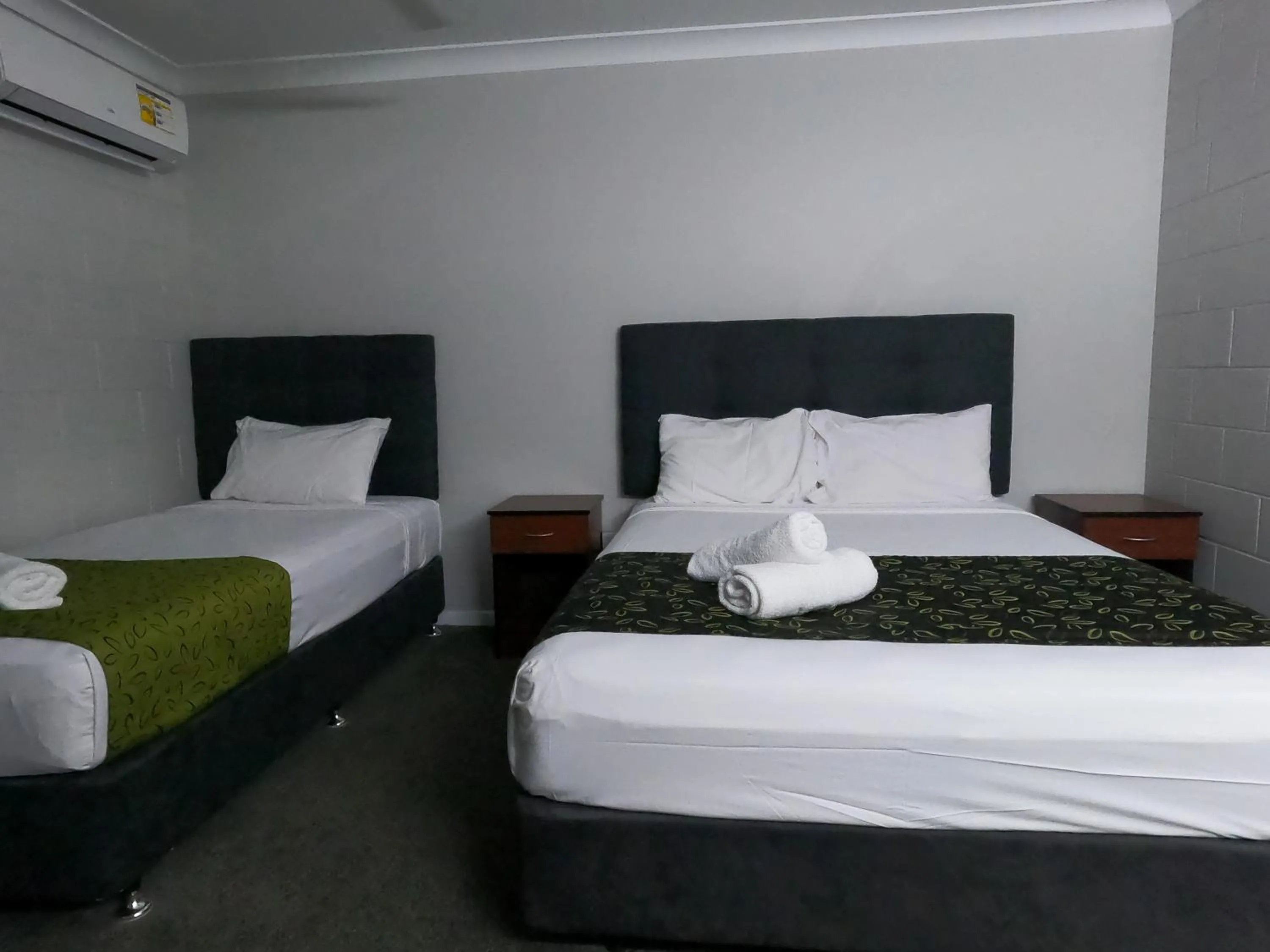 Bedroom, Bed in Monte Carlo Motor Inn