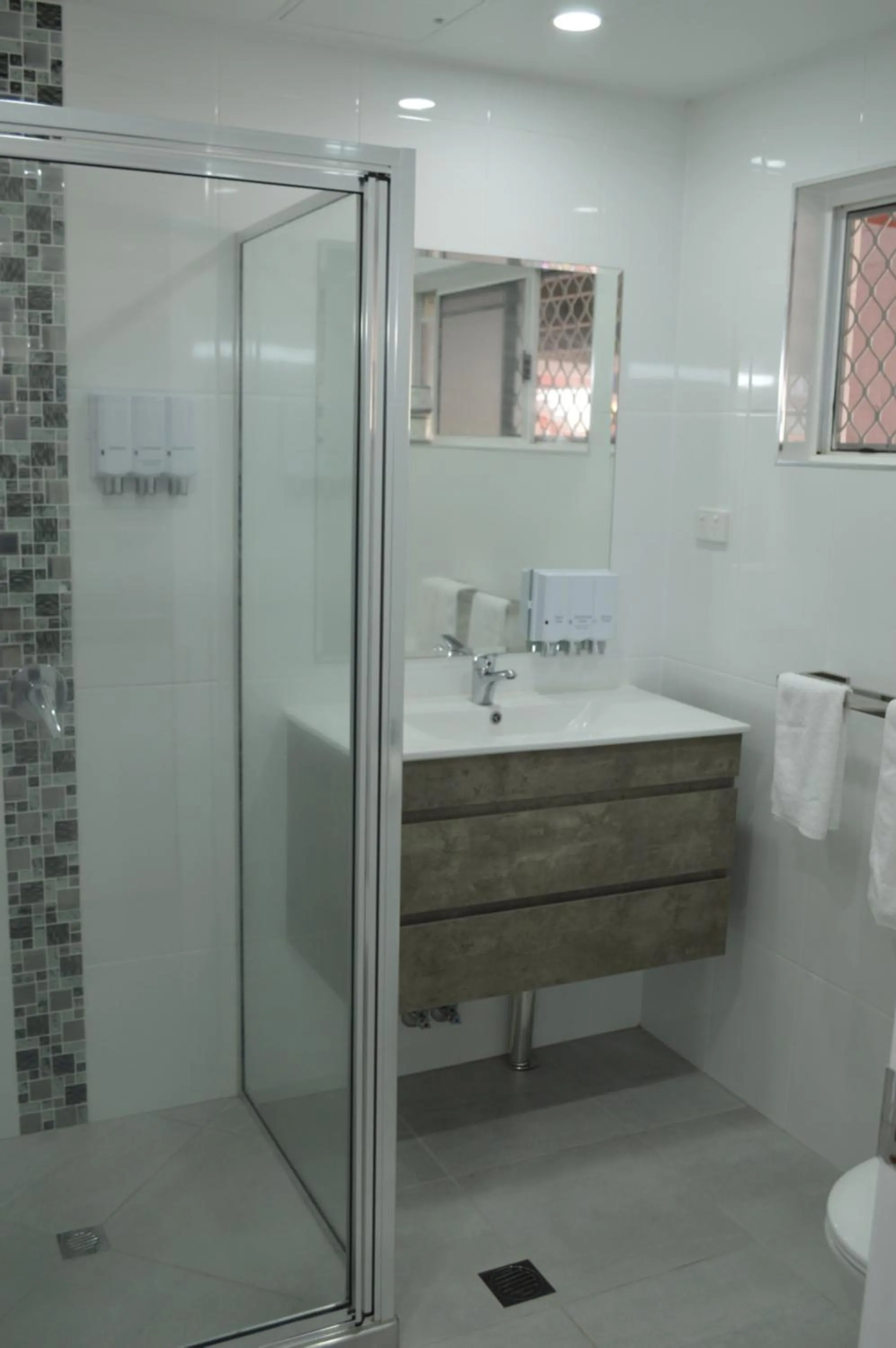 Bathroom in Monte Carlo Motor Inn