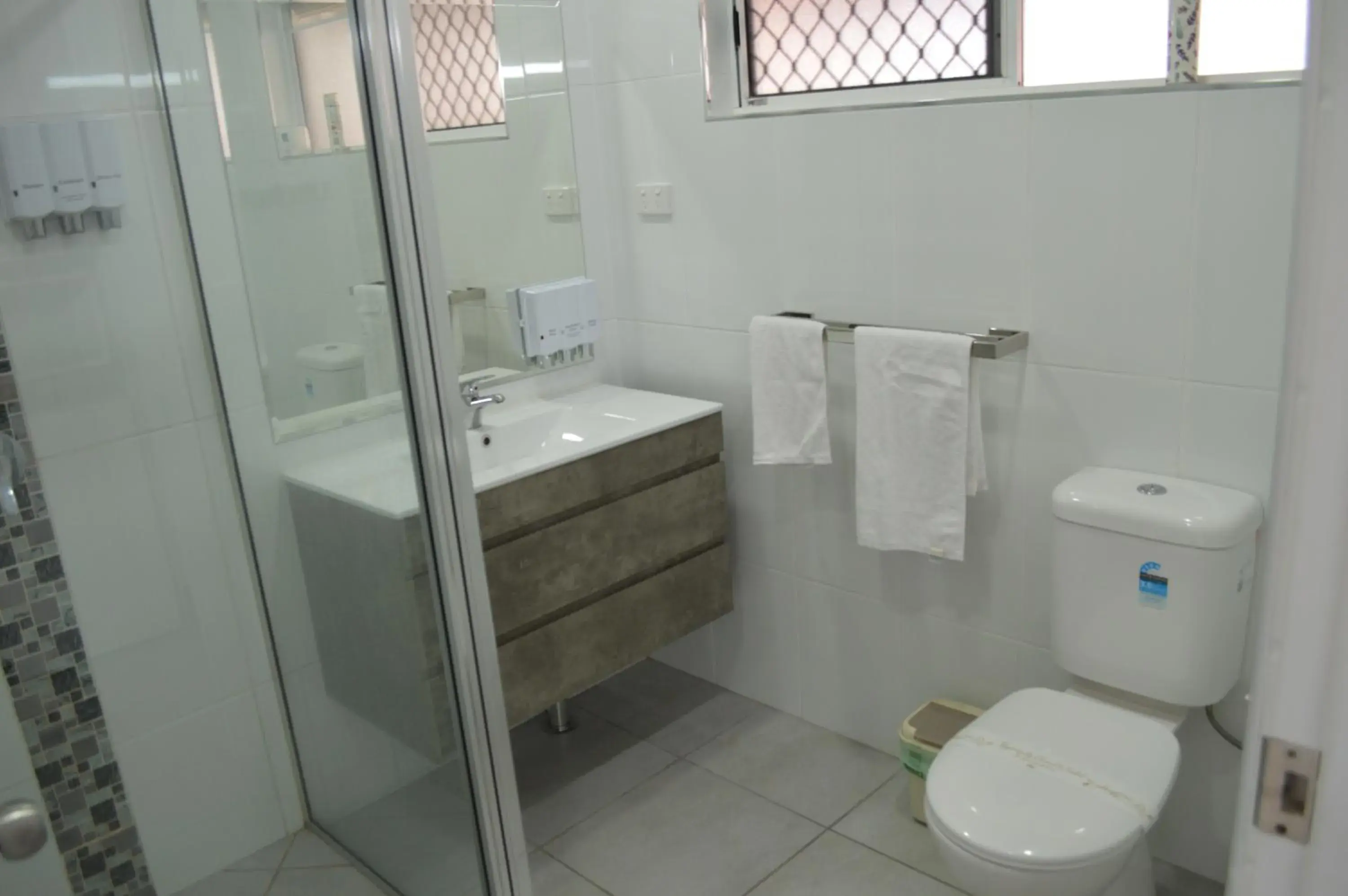 Queen Twin (Q and S) in Monte Carlo Motor Inn Queen Twin (Q and S) in Monte Carlo Motor Inn