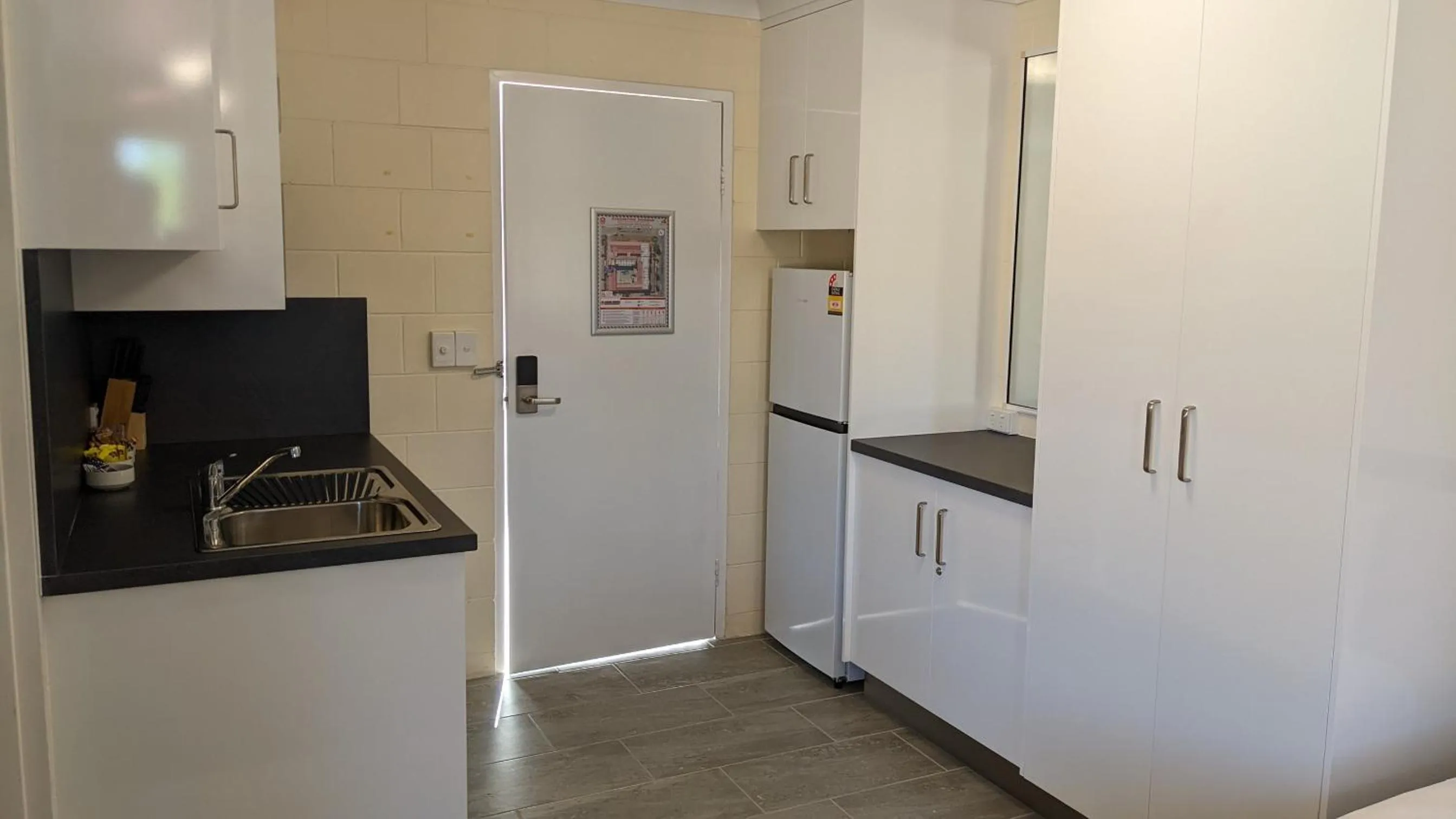 Kitchen or kitchenette in Monte Carlo Motor Inn