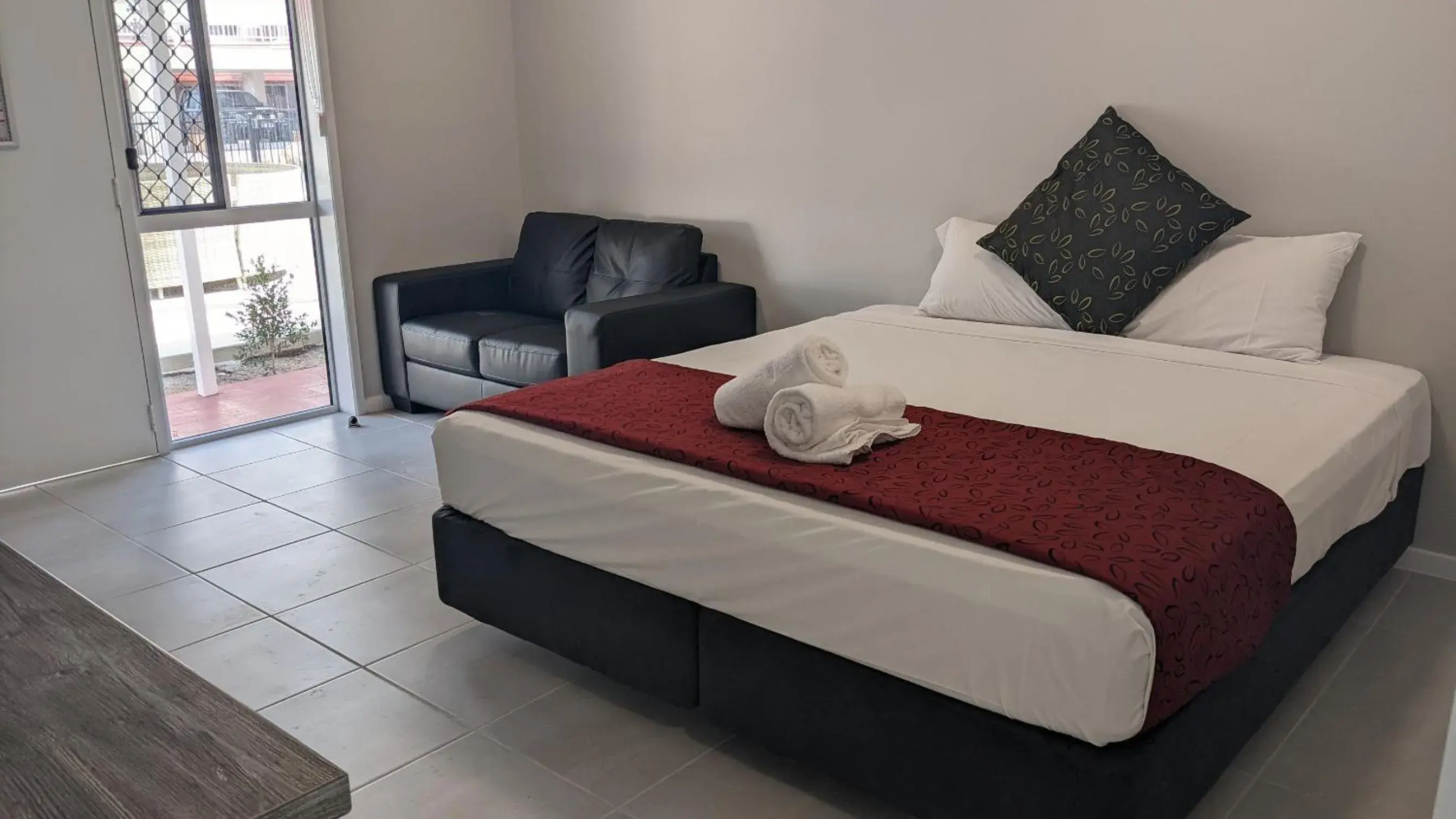 Superior King Room in Monte Carlo Motor Inn Superior King Room in Monte Carlo Motor Inn