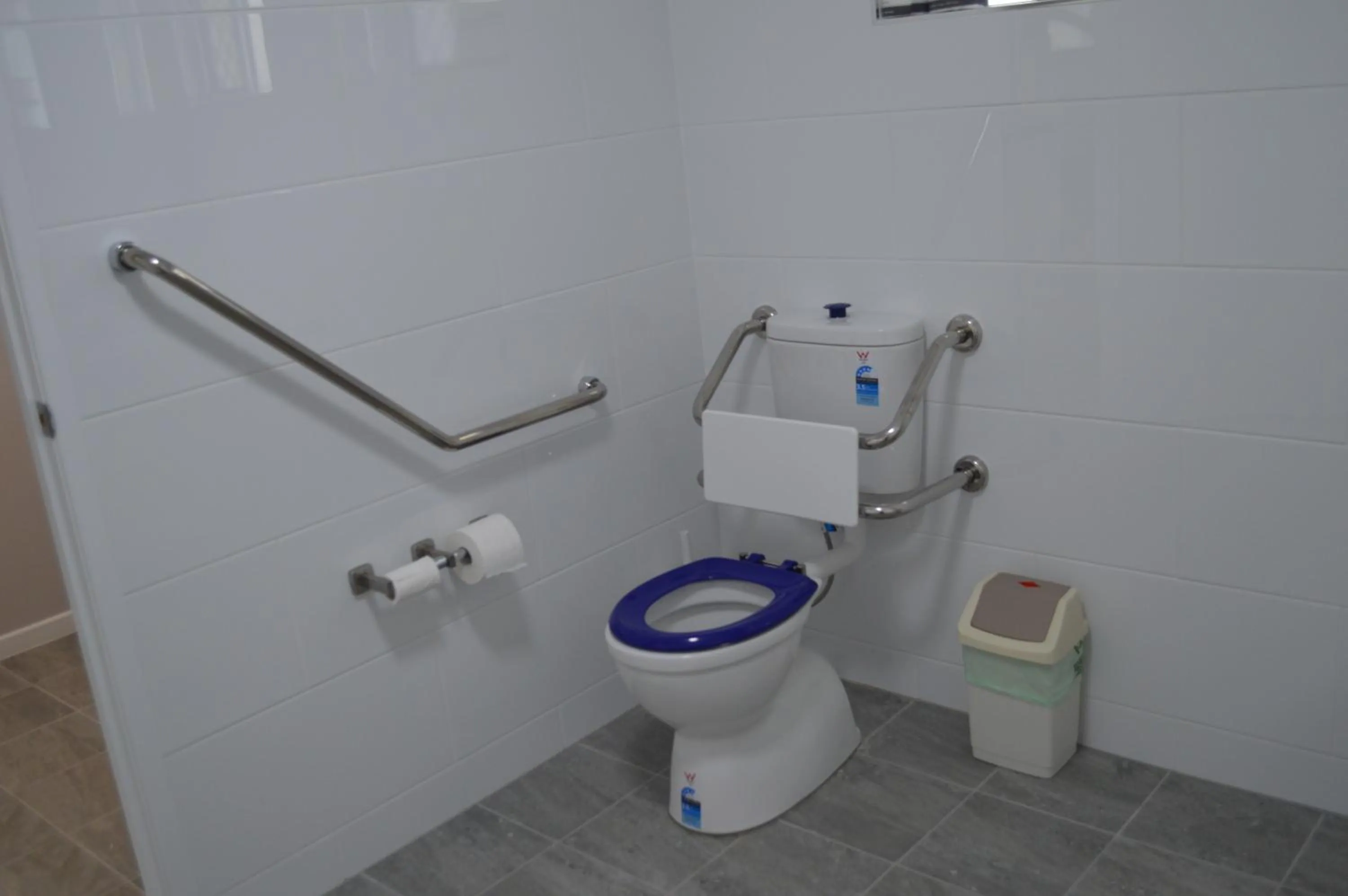 Bathroom in Monte Carlo Motor Inn